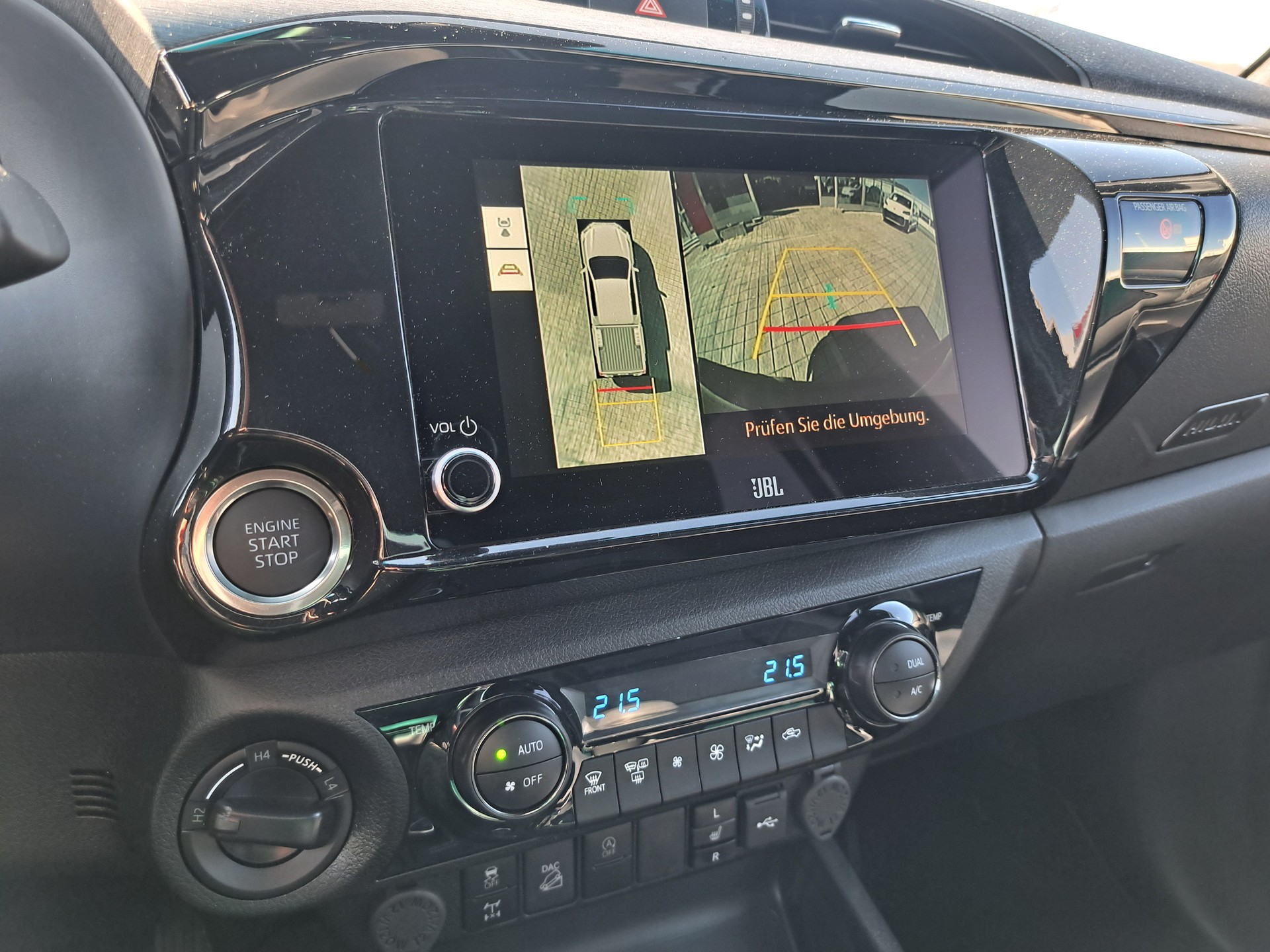 TOYOTA Hilux 2.8d MHEV Invincible Double Cab 4x4-image-10