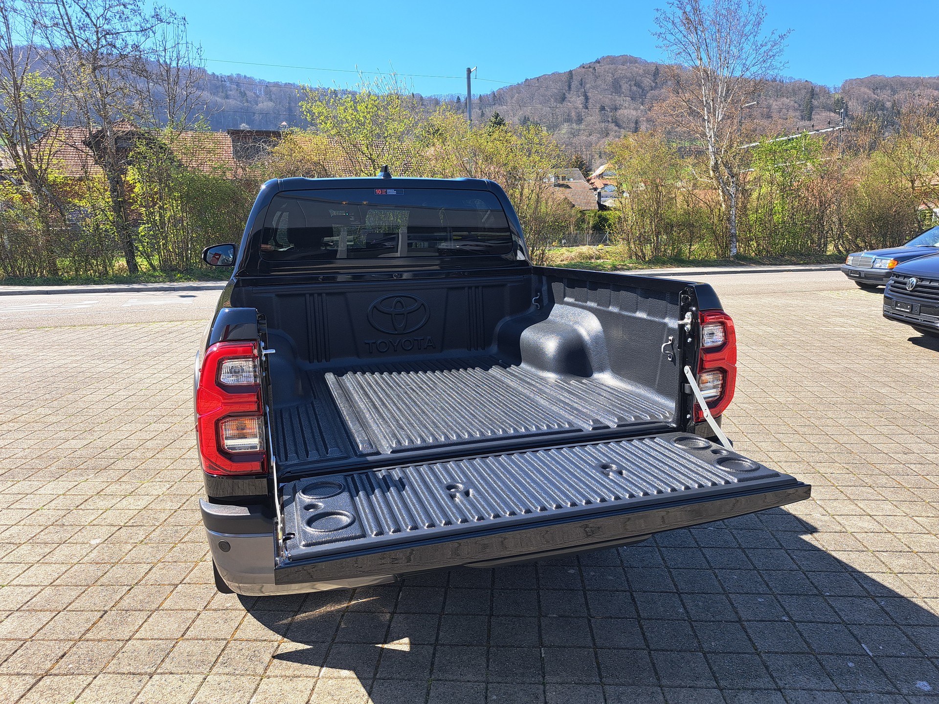 TOYOTA Hilux 2.8d MHEV Invincible Double Cab 4x4-image-7