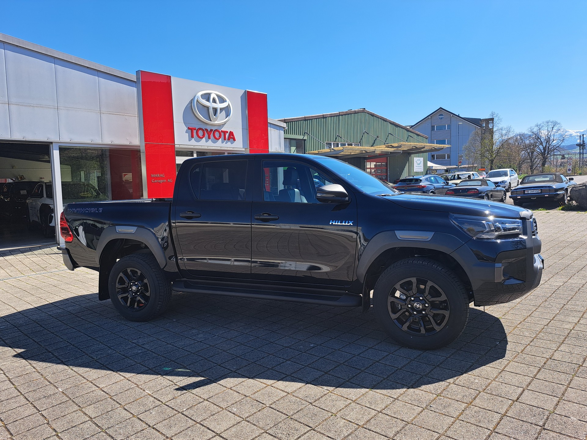 TOYOTA Hilux 2.8d MHEV Invincible Double Cab 4x4-image-2