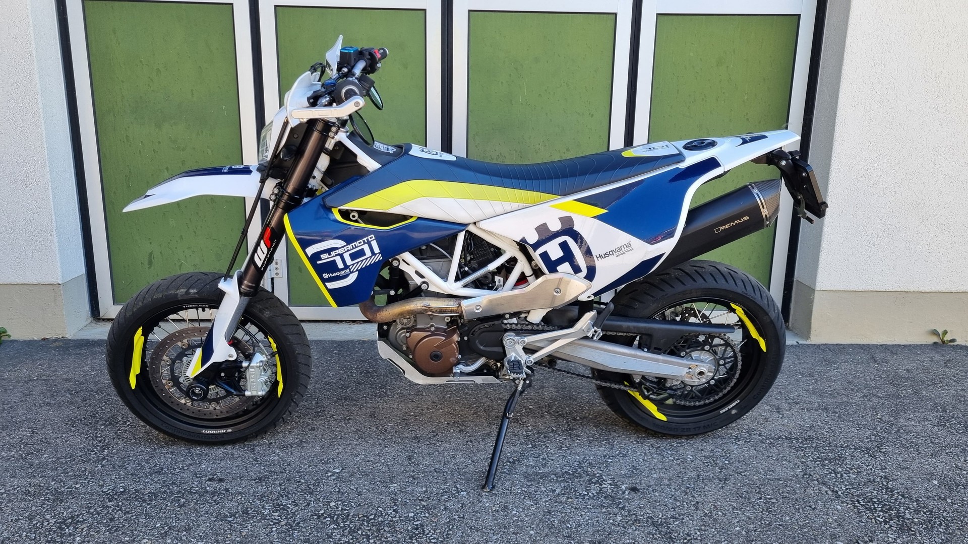 HUSQVARNA 701 Supermoto-image-1
