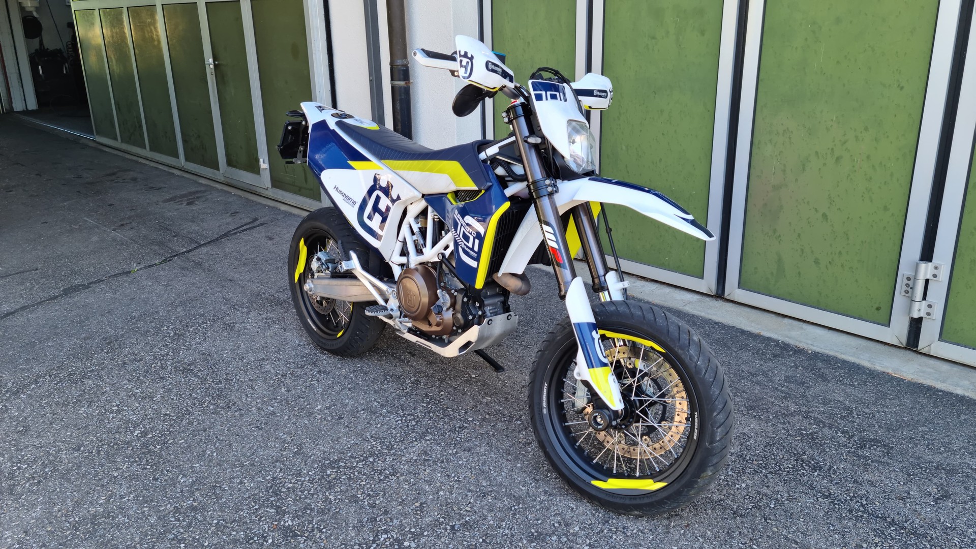 HUSQVARNA 701 Supermoto-image-3