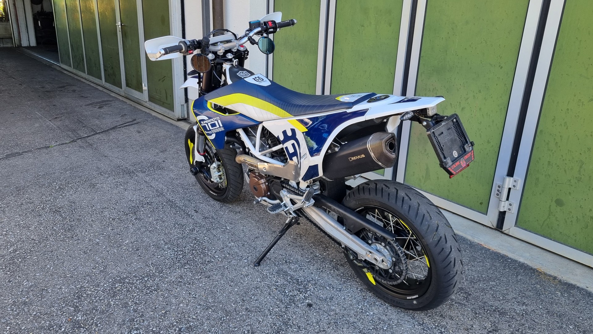 HUSQVARNA 701 Supermoto-image-2