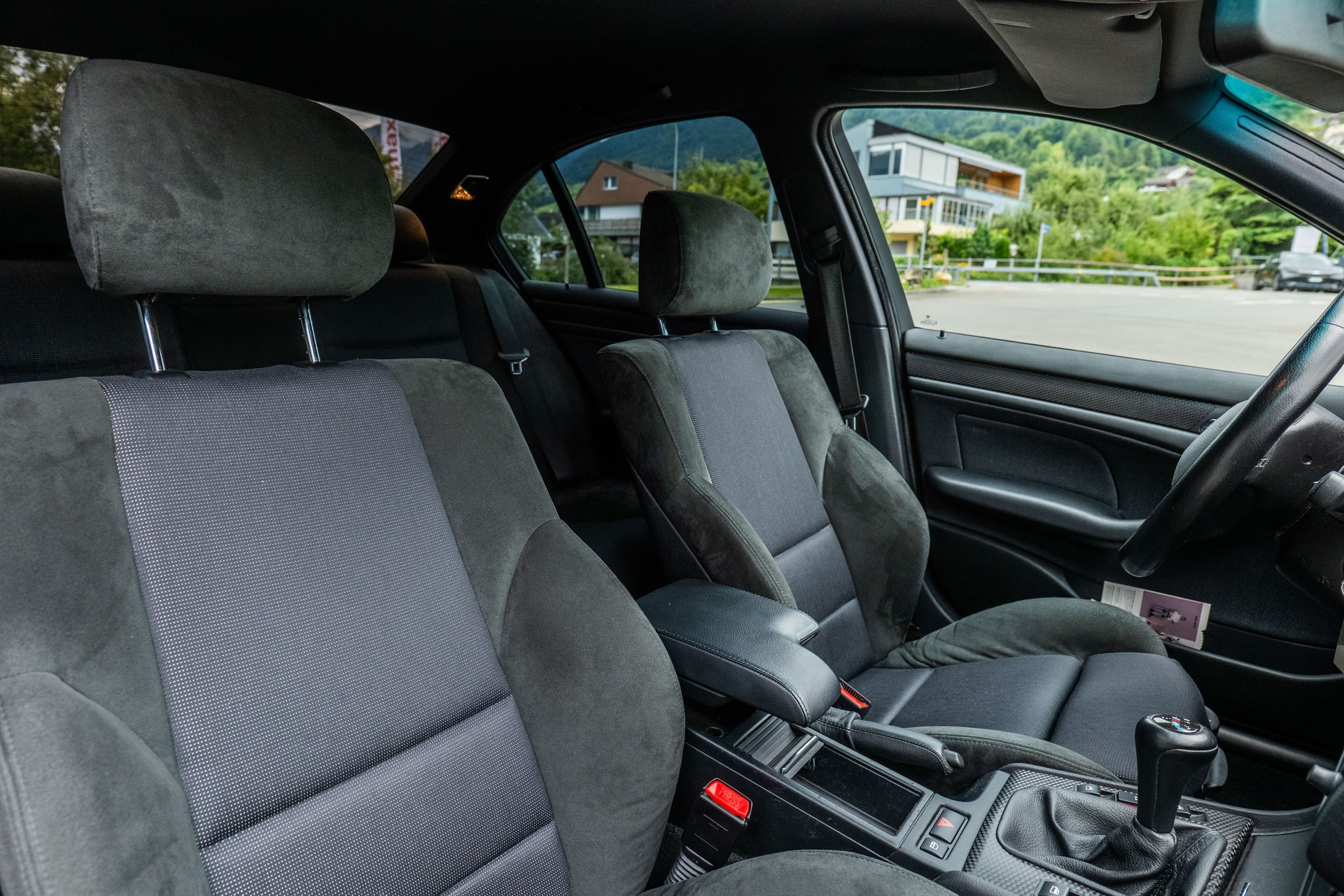 BMW 330i-image-10