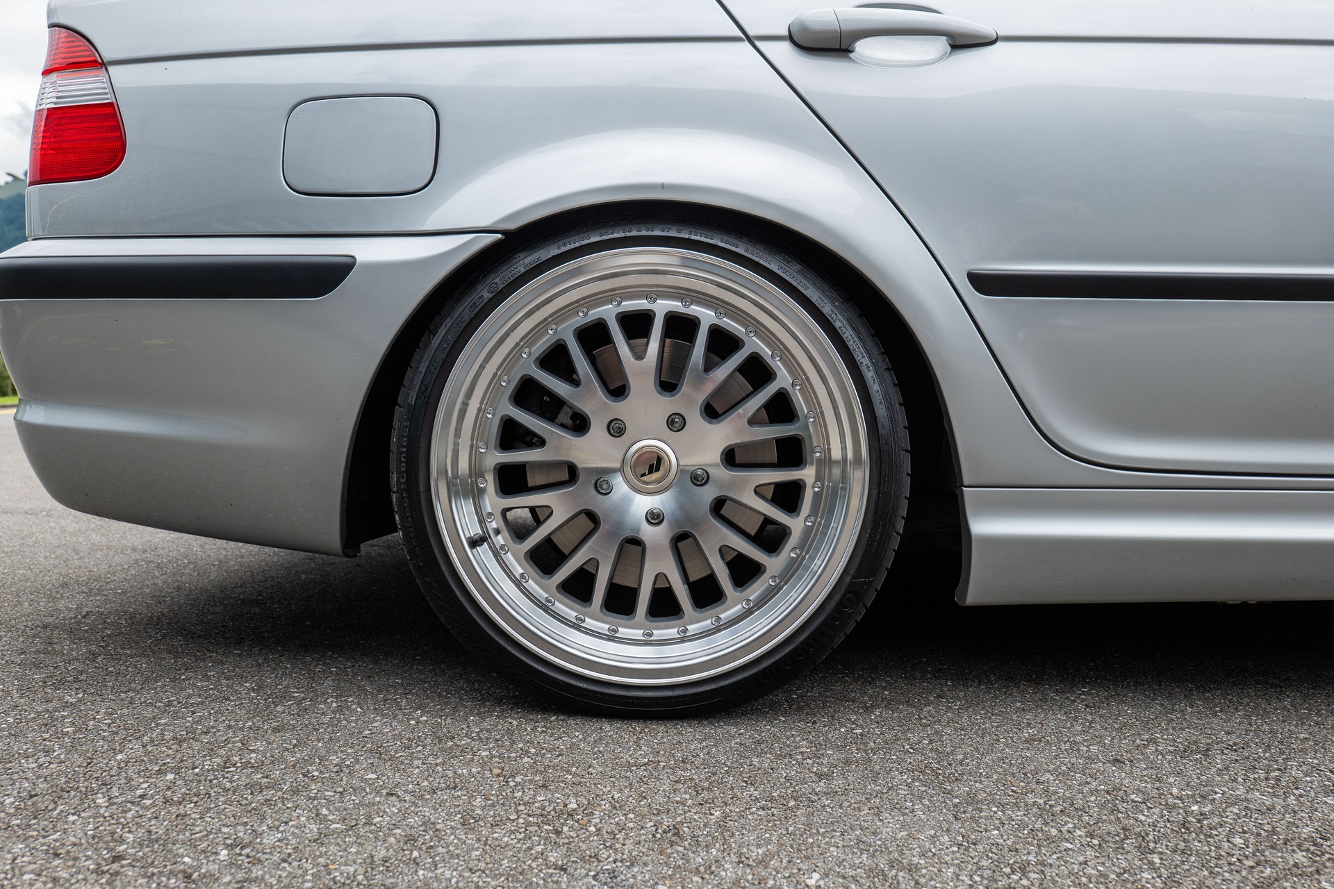BMW 330i-image-7