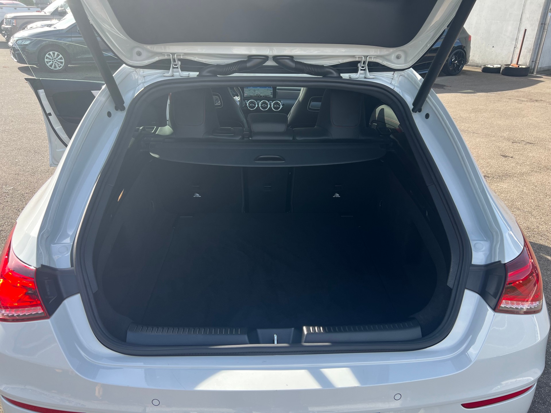 MERCEDES-BENZ CLA Shooting Brake 35 AMG 4Matic 7G-DCT-image-17