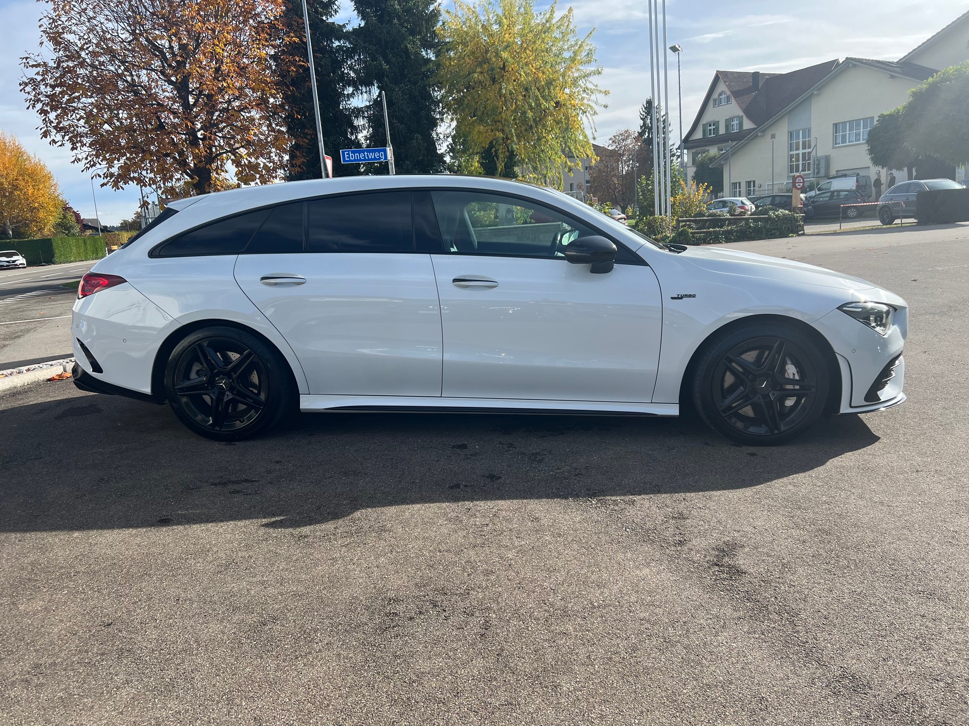 MERCEDES-BENZ CLA Shooting Brake 35 AMG 4Matic 7G-DCT-showroom-element-3