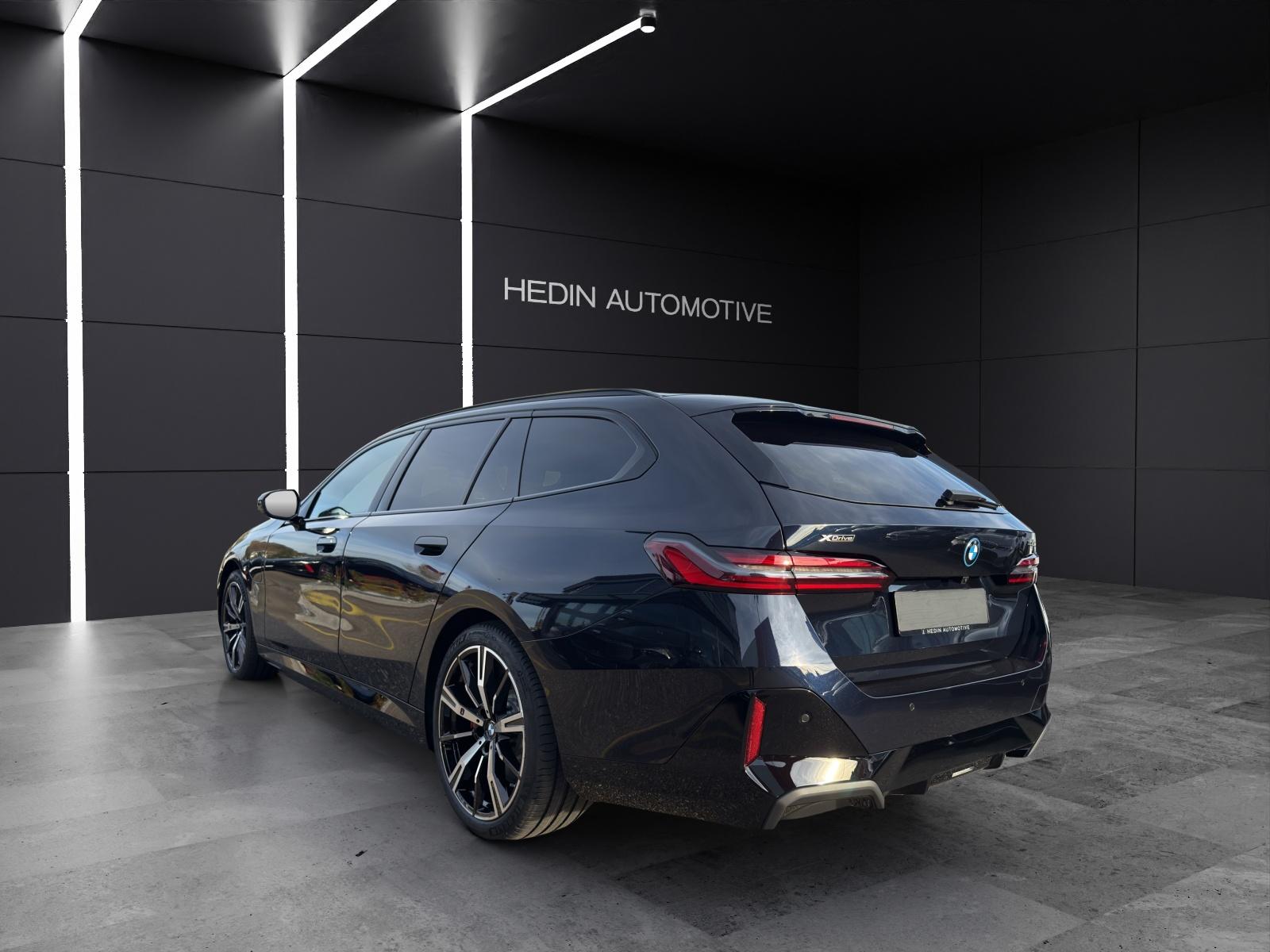 BMW 550e xDrive Touring-showroom-element-3