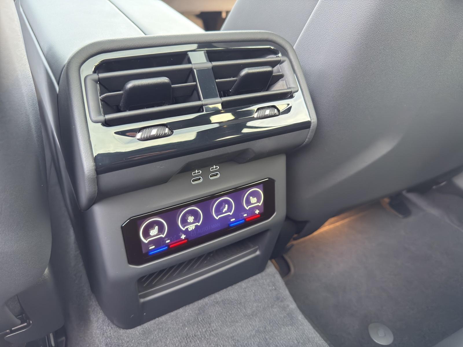 BMW 550e xDrive Touring-image-15