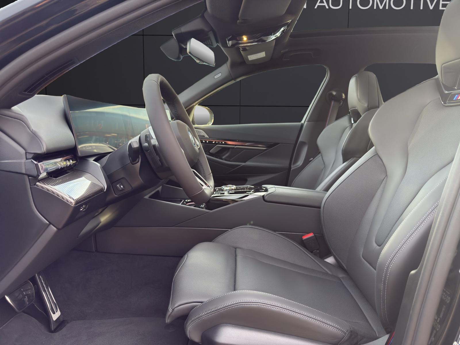BMW 550e xDrive Touring-showroom-element-1