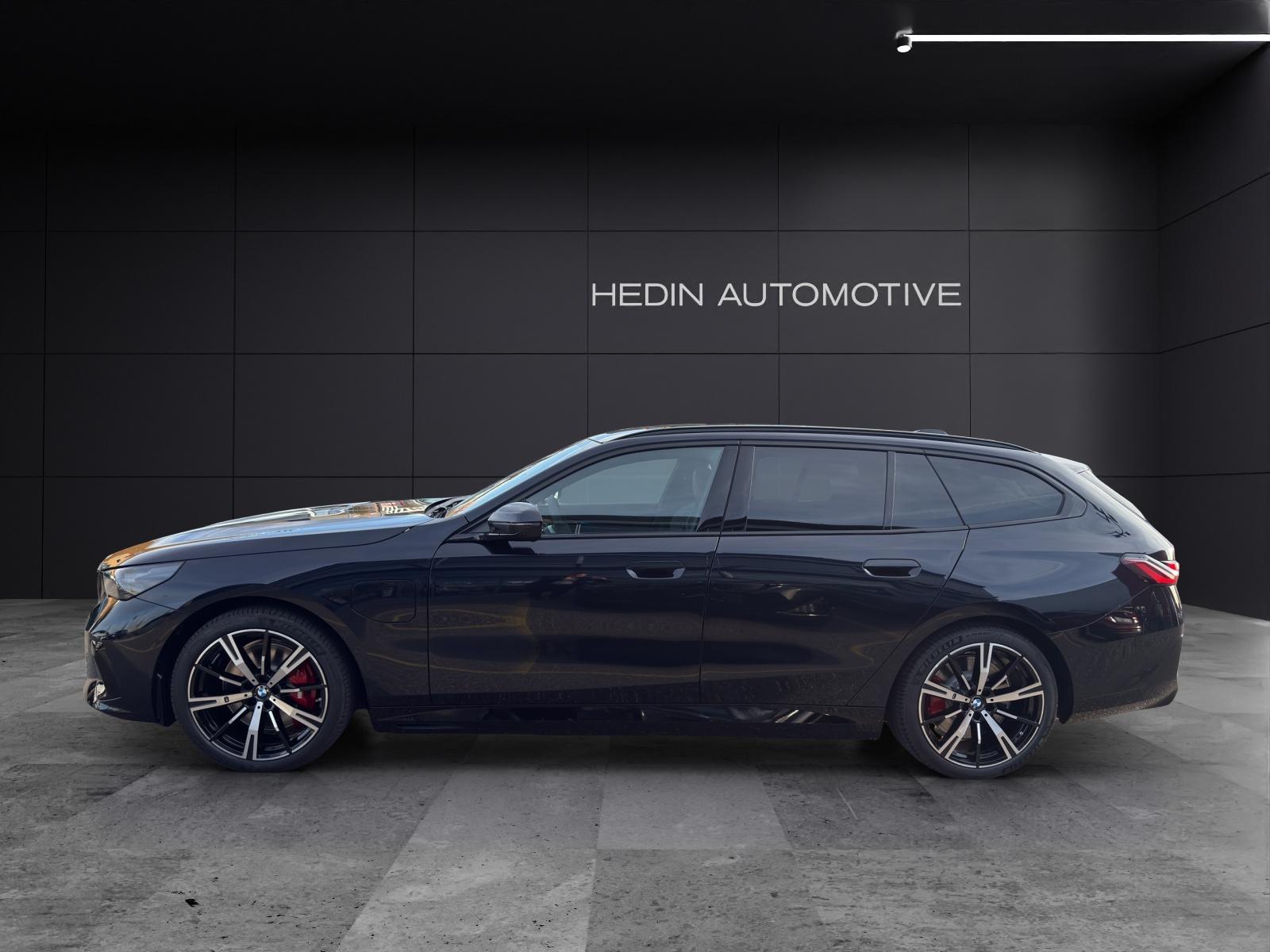 BMW 550e xDrive Touring-showroom-element-2