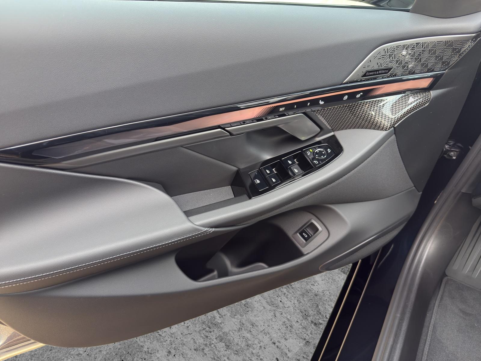 BMW 550e xDrive Touring-image-10