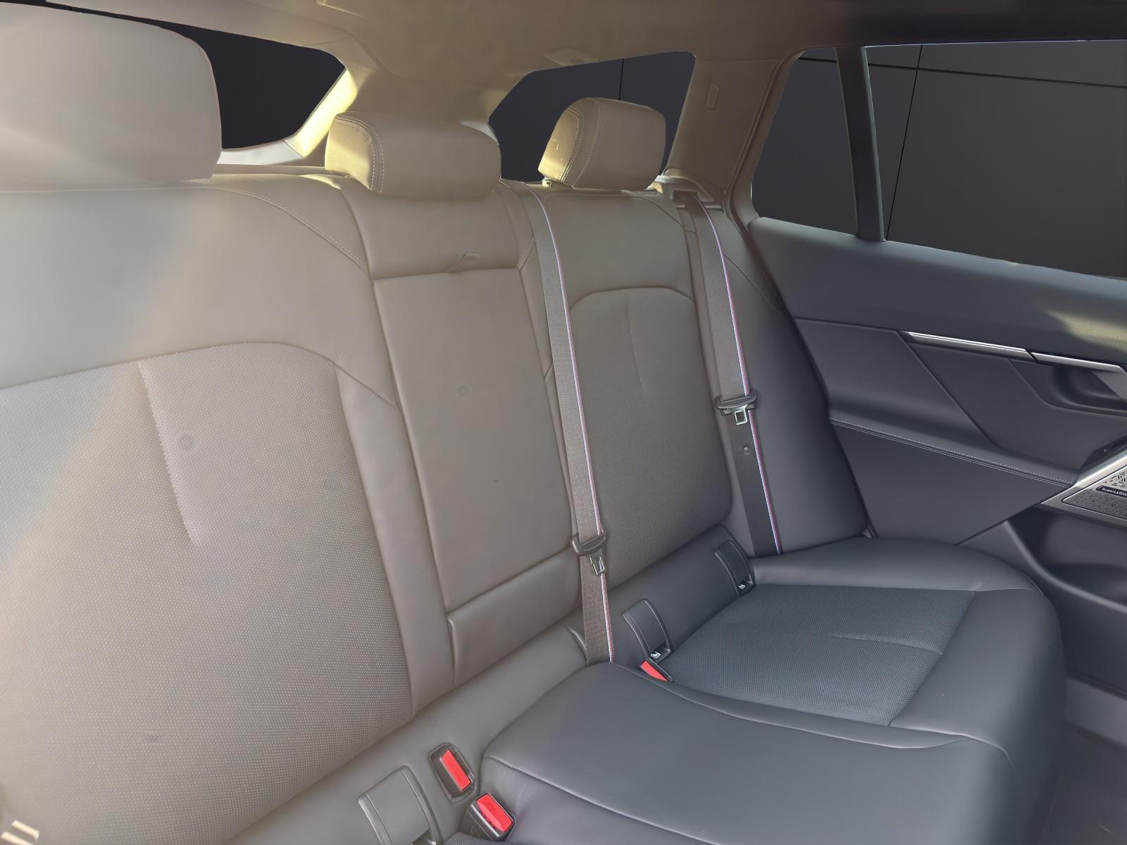 BMW 550e xDrive Touring-image-9
