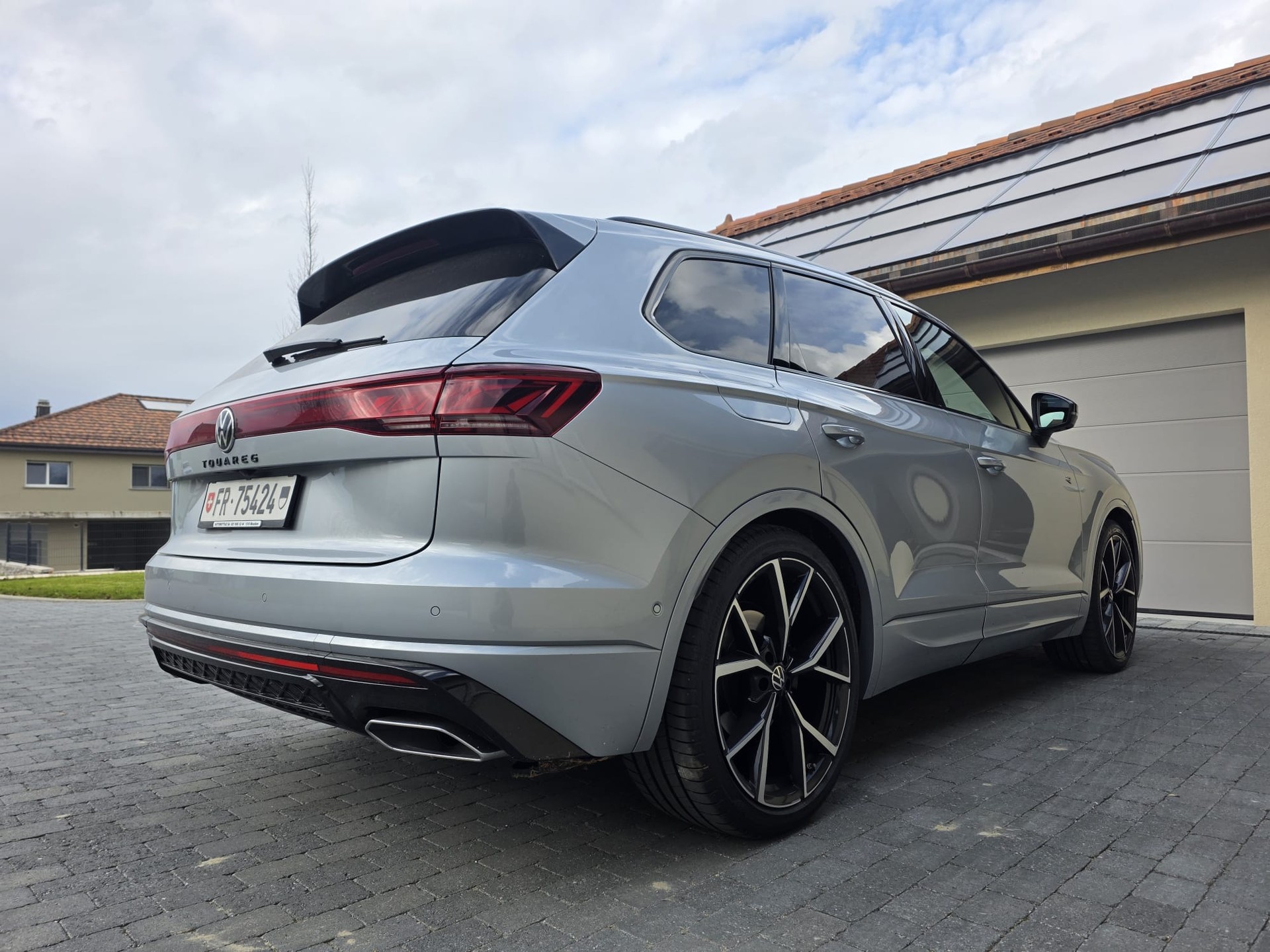 VW R-Line Black Style 4 Motions-image-1