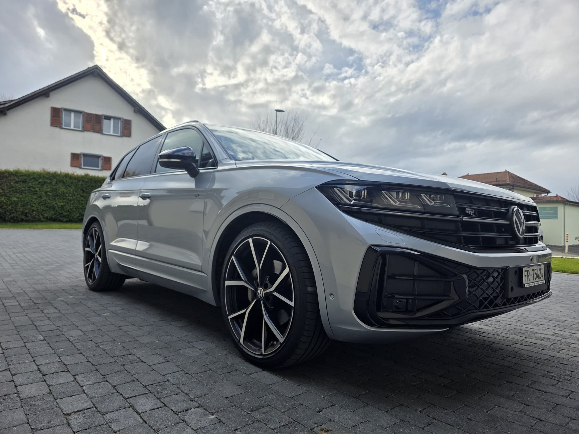 VW R-Line Black Style 4 Motions