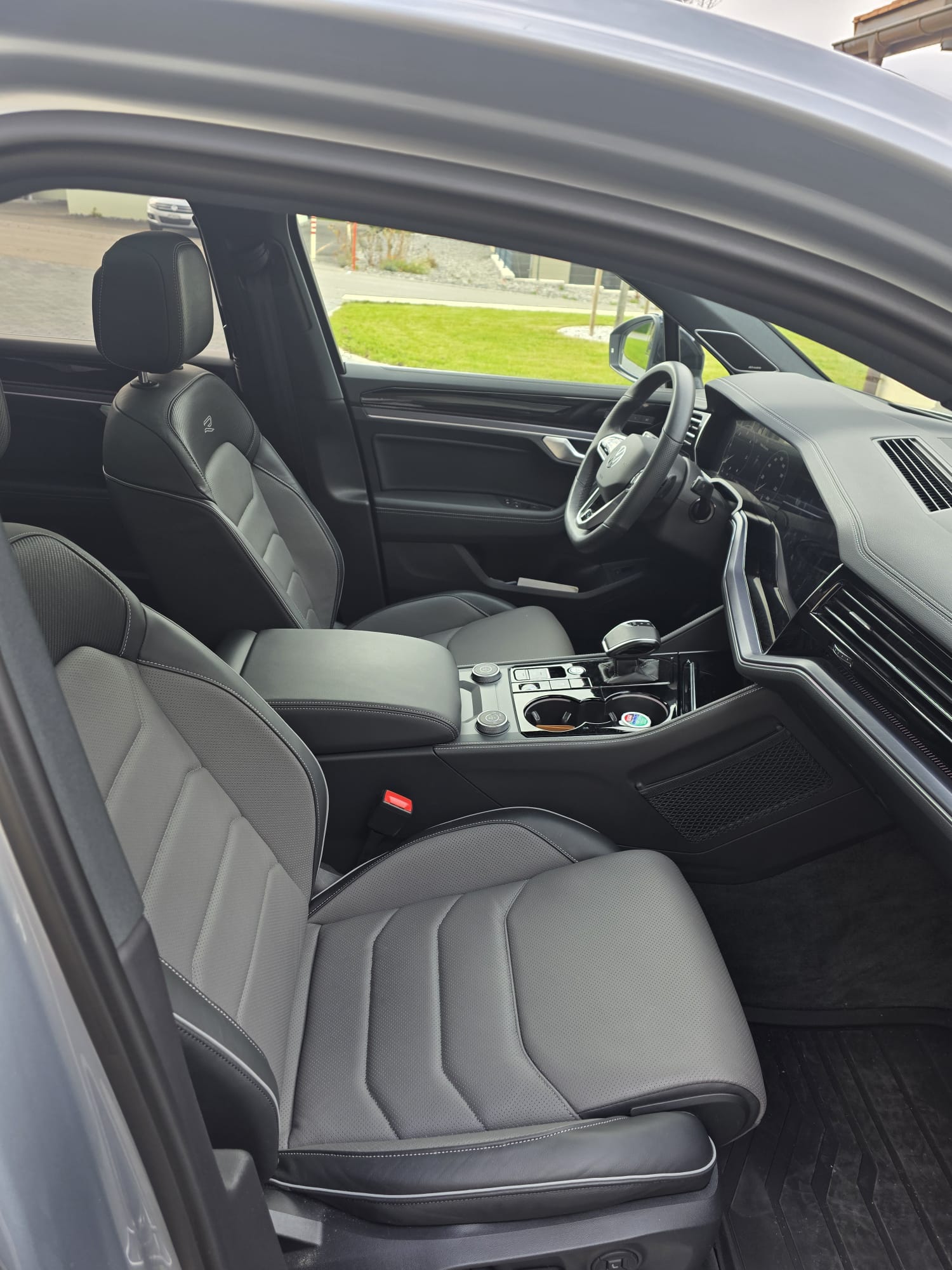 VW R-Line Black Style 4 Motions-image-2
