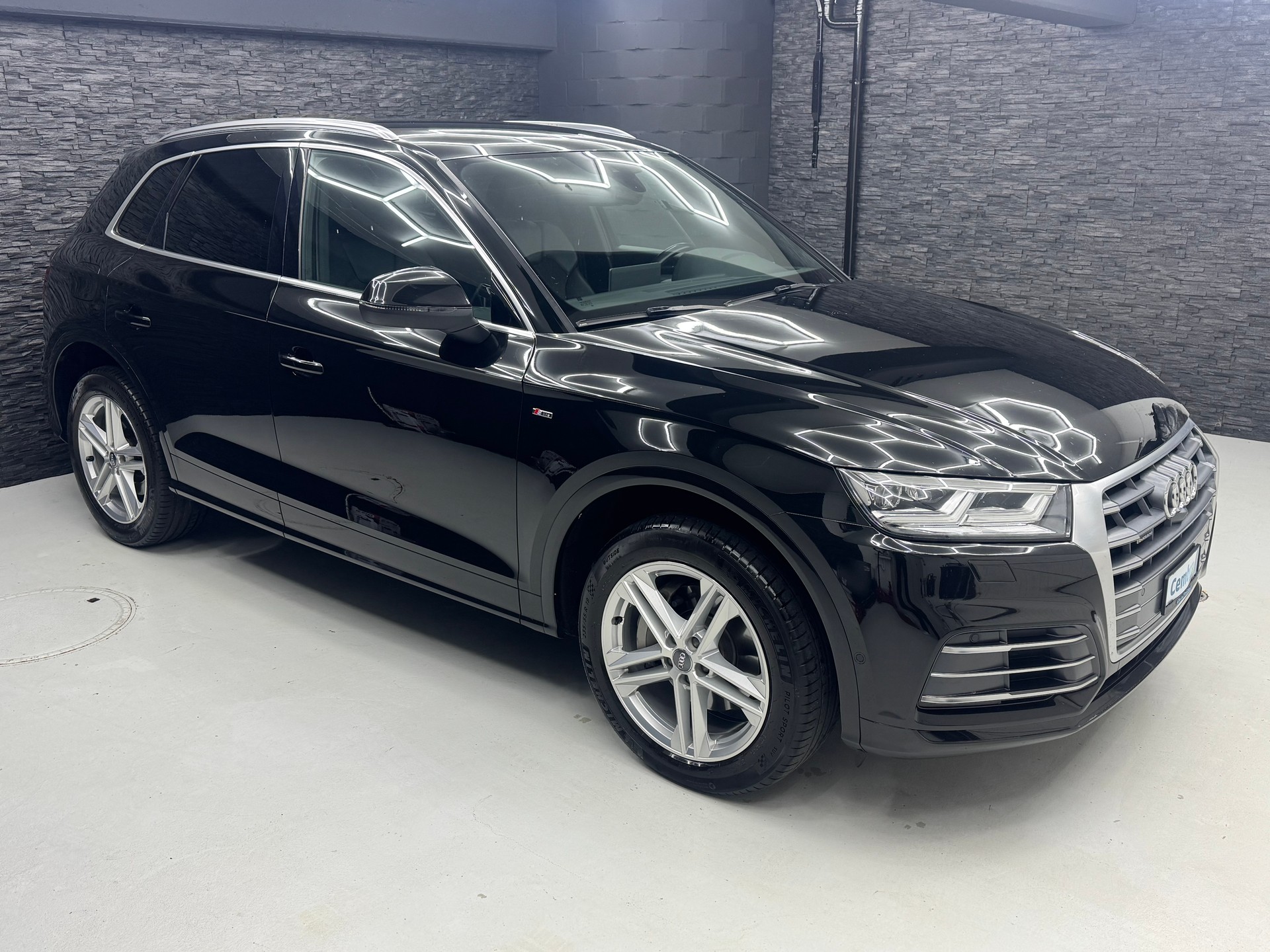 AUDI Q5 2.0 TDI S-Line Sport quattro S-tronic-image-2