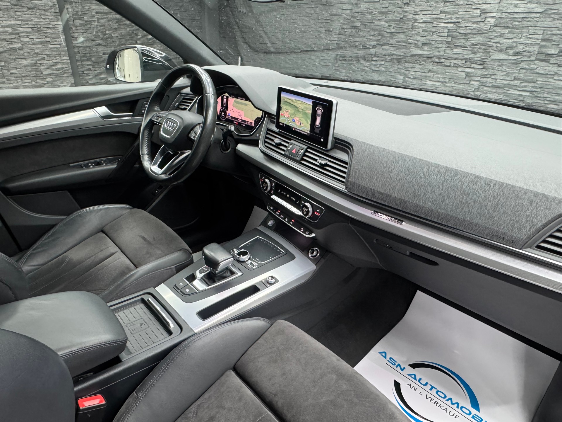 AUDI Q5 2.0 TDI S-Line Sport quattro S-tronic-image-9