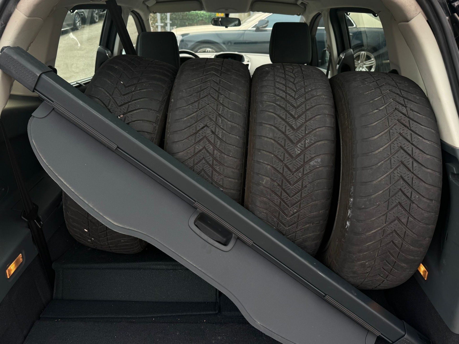 FORD Grand C-Max 1.6 TDCi KNIE-Edition / 7 plätzer-image-6
