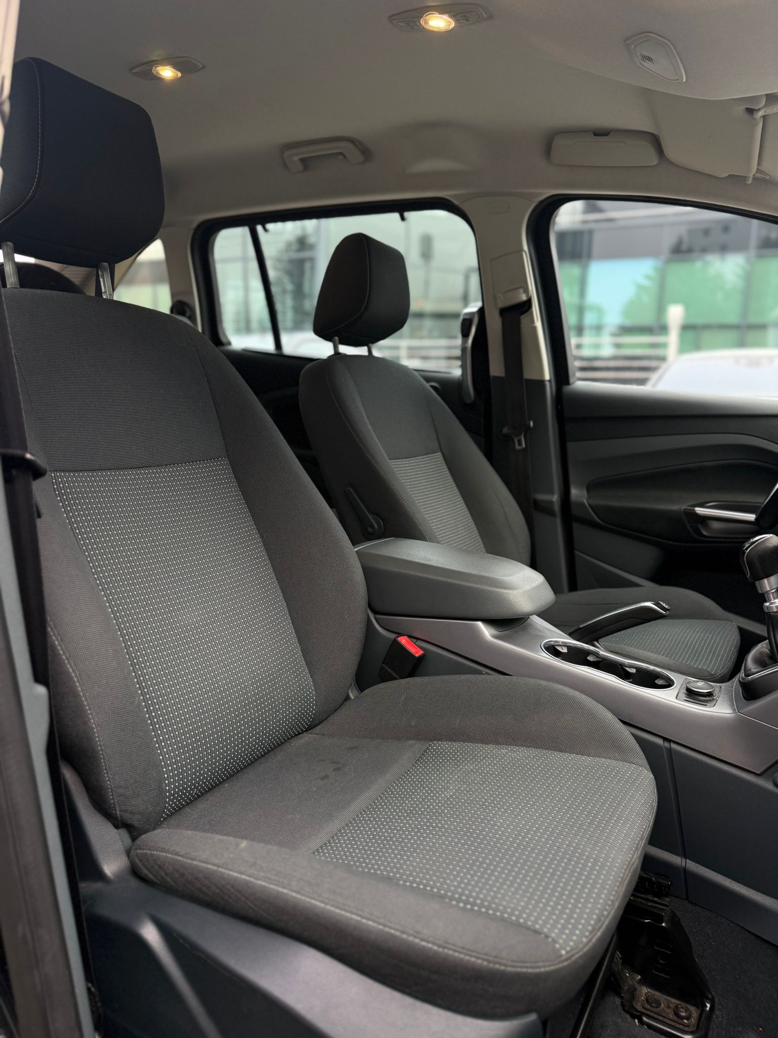 FORD Grand C-Max 1.6 TDCi KNIE-Edition / 7 plätzer-image-10