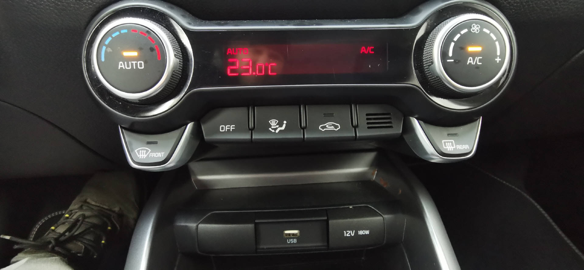 KIA Stonic 1.0 T-GDi MHEV GT-Line-image-12