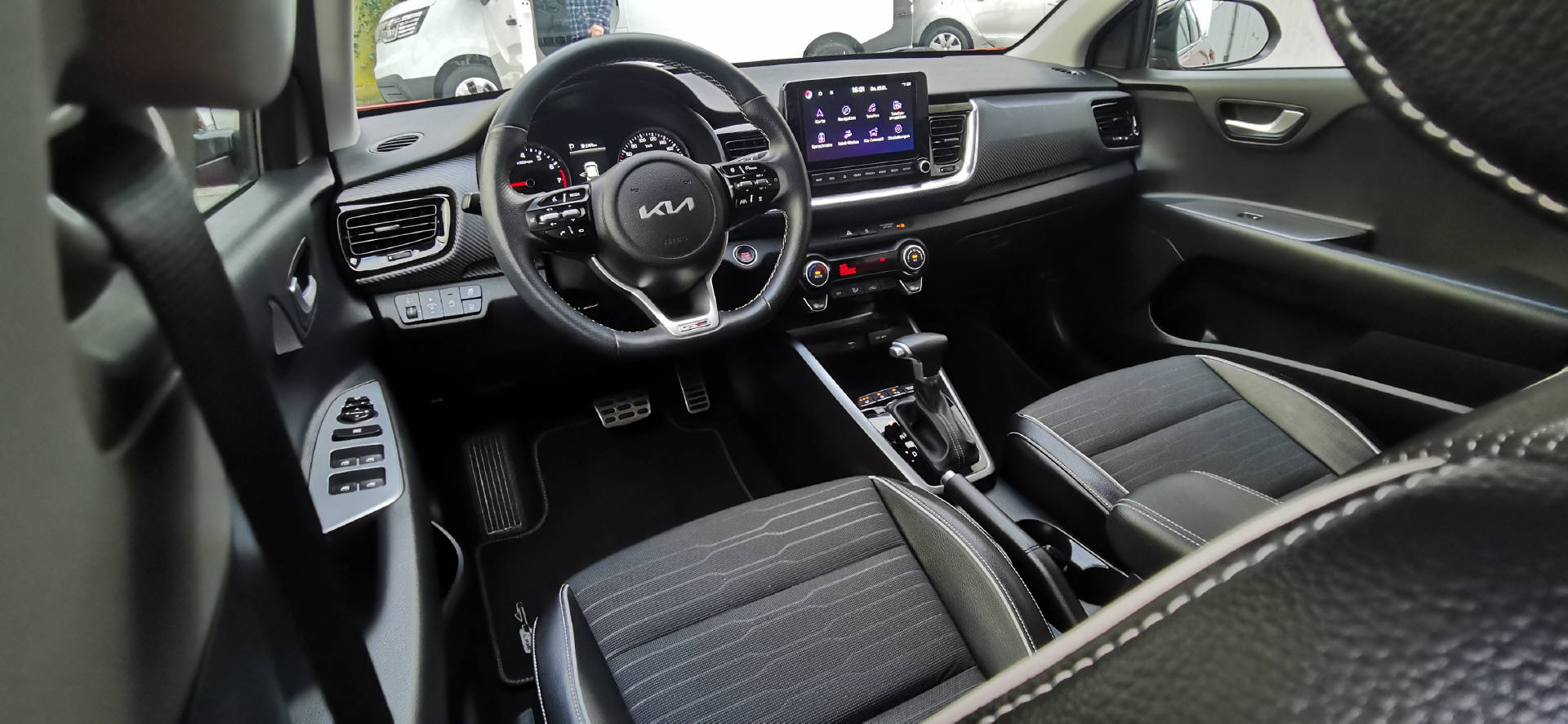 KIA Stonic 1.0 T-GDi MHEV GT-Line-image-9