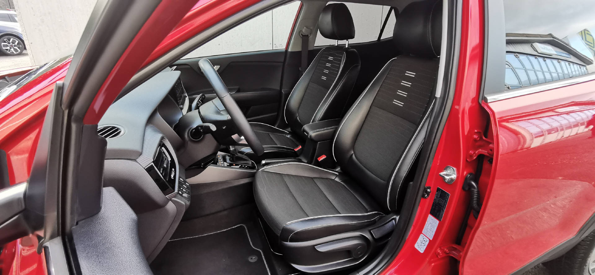 KIA Stonic 1.0 T-GDi MHEV GT-Line-image-8