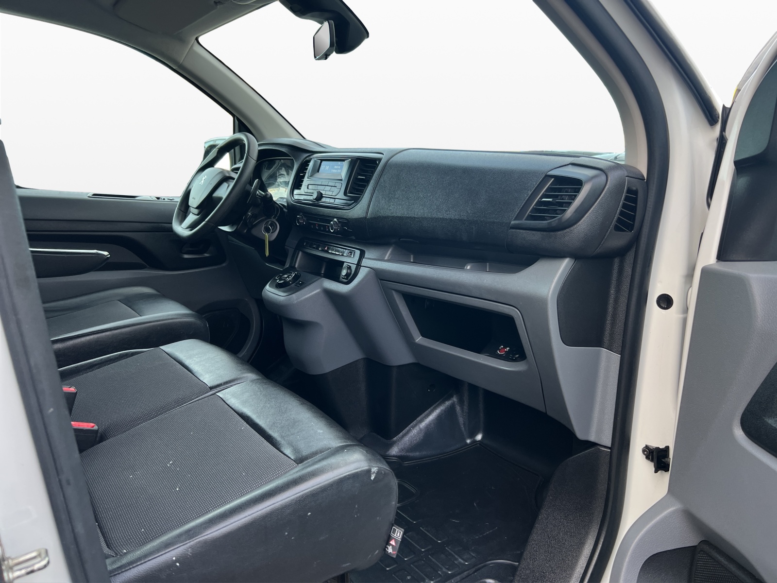 PEUGEOT Expert 2.0 BlueHDi 120 S&S Premium Long EAT8-image-17