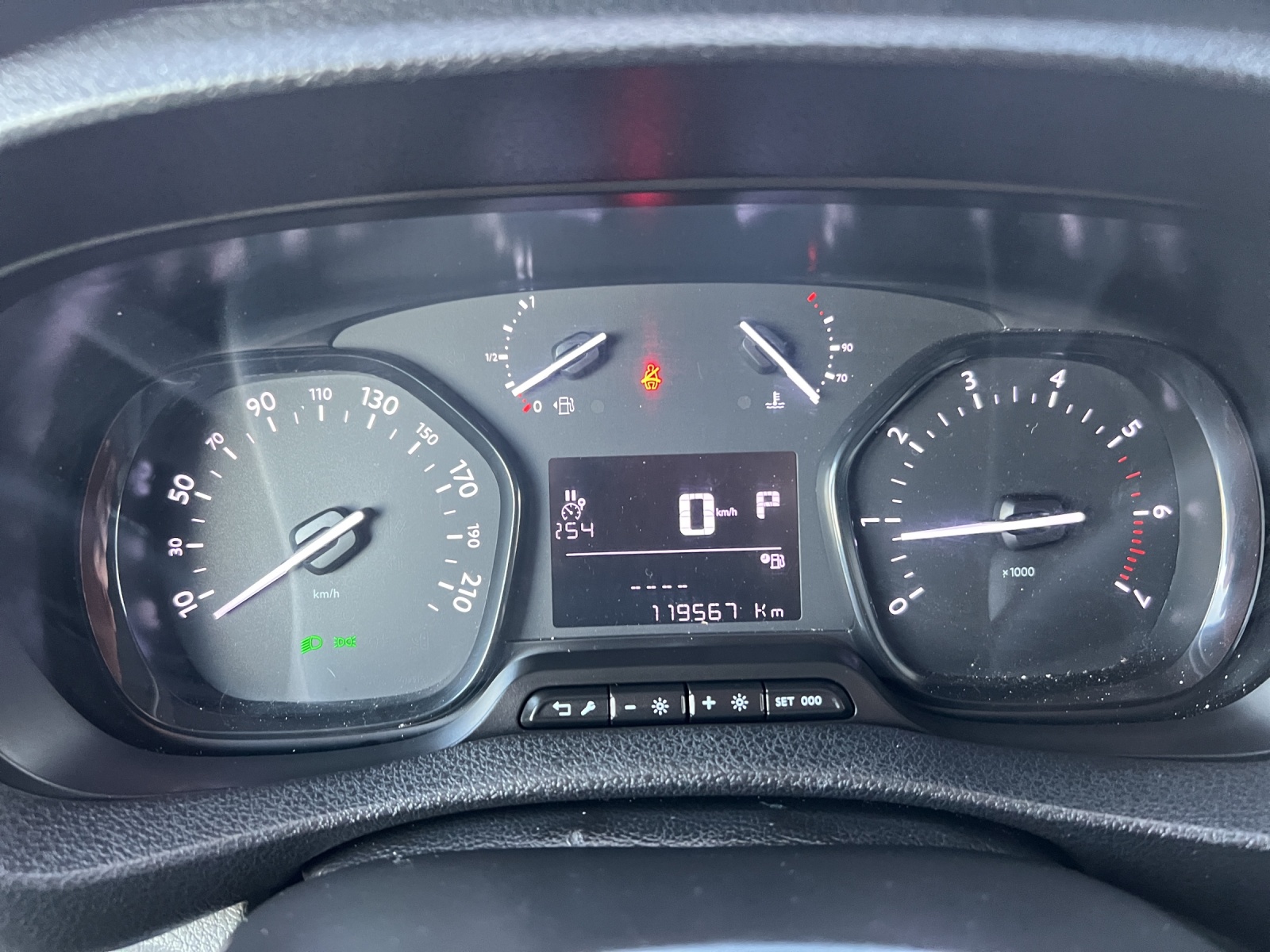 PEUGEOT Expert 2.0 BlueHDi 120 S&S Premium Long EAT8-image-21