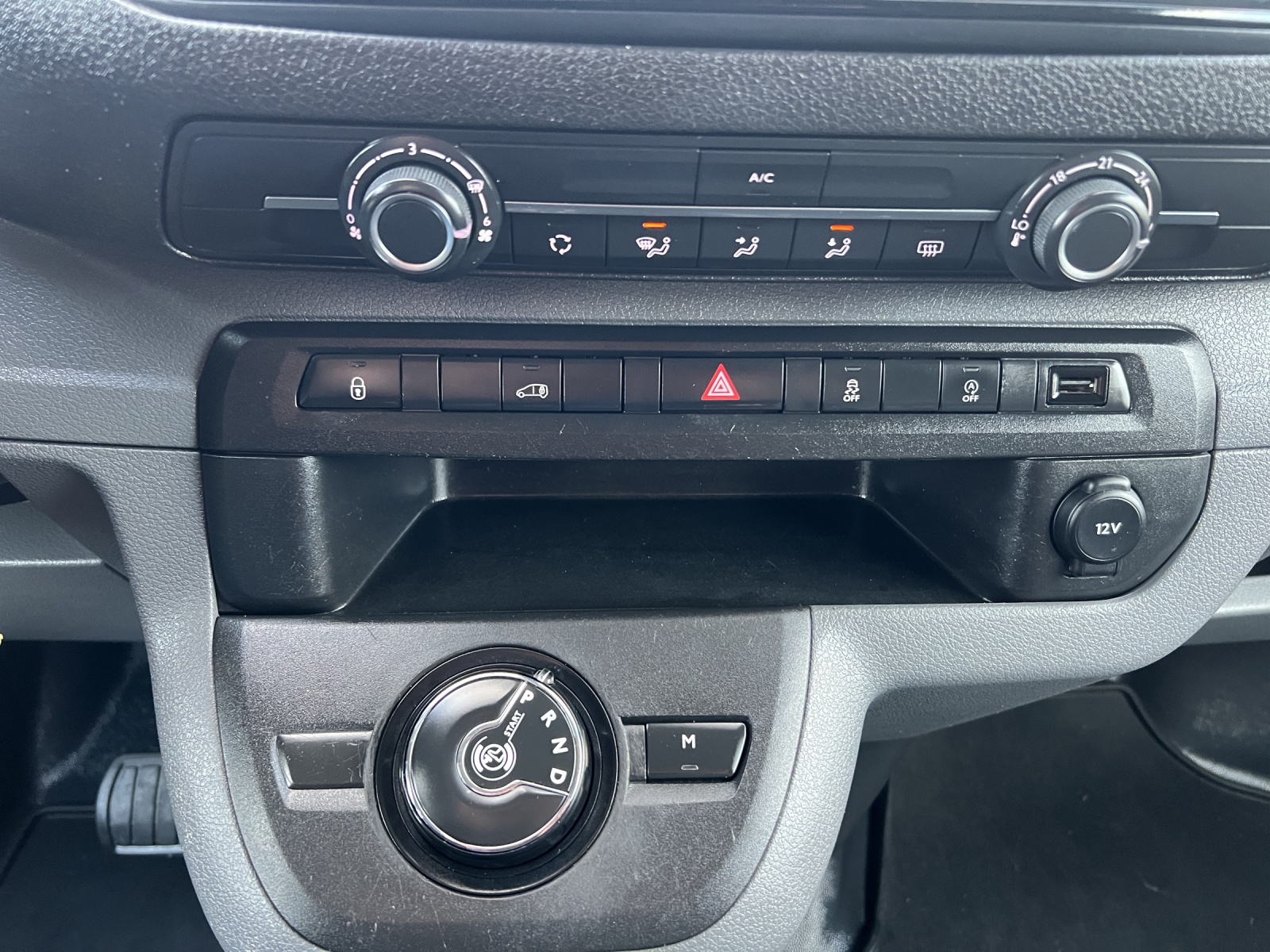 PEUGEOT Expert 2.0 BlueHDi 120 S&S Premium Long EAT8-image-13