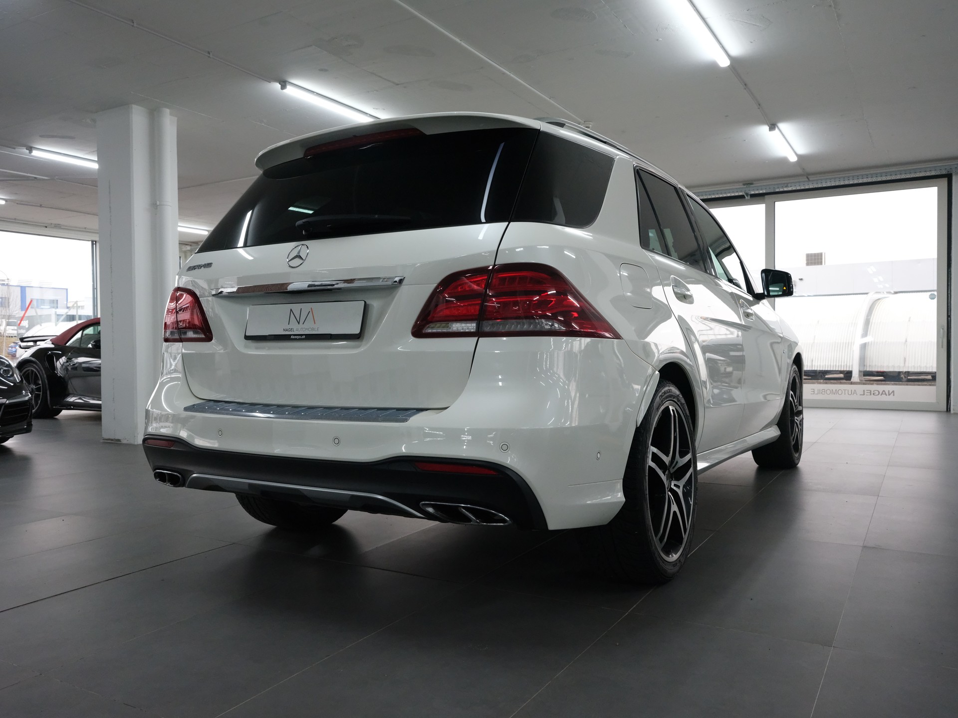 MERCEDES-BENZ GLE 43 AMG Executive 4Matic 9G-Tronic-showroom-element-2