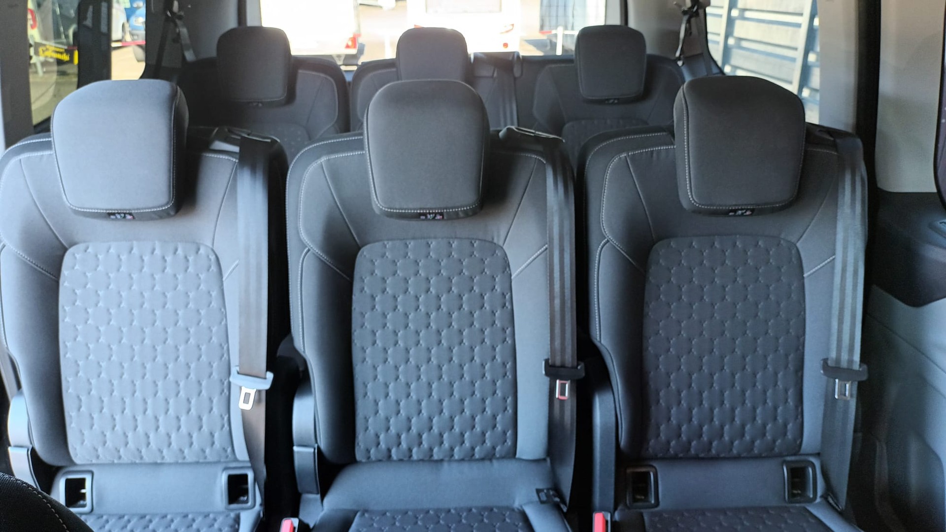 FORD Tourneo Bus 320 L1H1 Titanium Automat 4x4-image-16