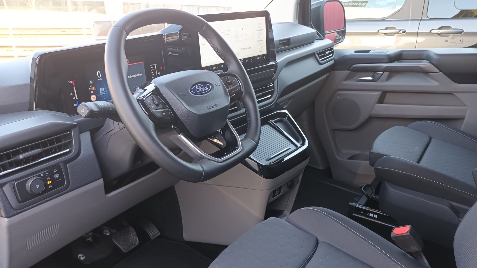 FORD Tourneo Bus 320 L1H1 Titanium Automat 4x4-image-8