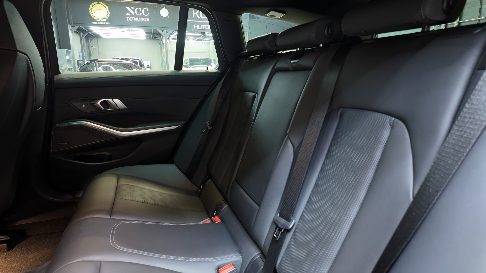 BMW M3 Touring xDrive Competition M-image-11