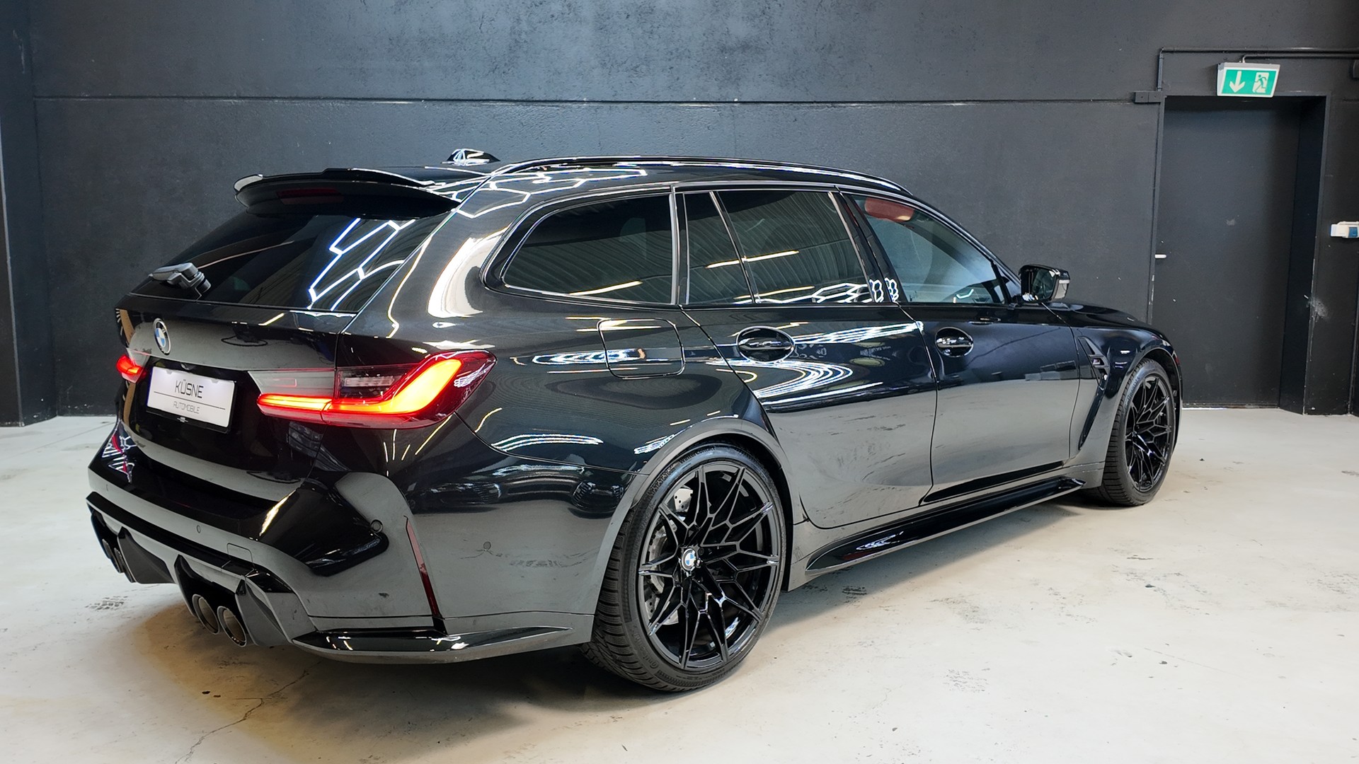 BMW M3 Touring xDrive Competition M-image-5