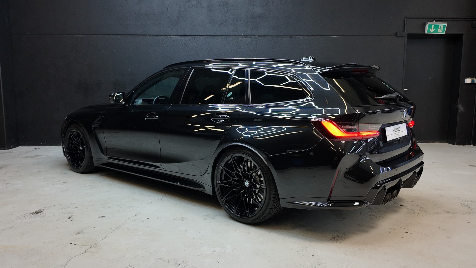 BMW M3 Touring xDrive Competition M-showroom-element-3