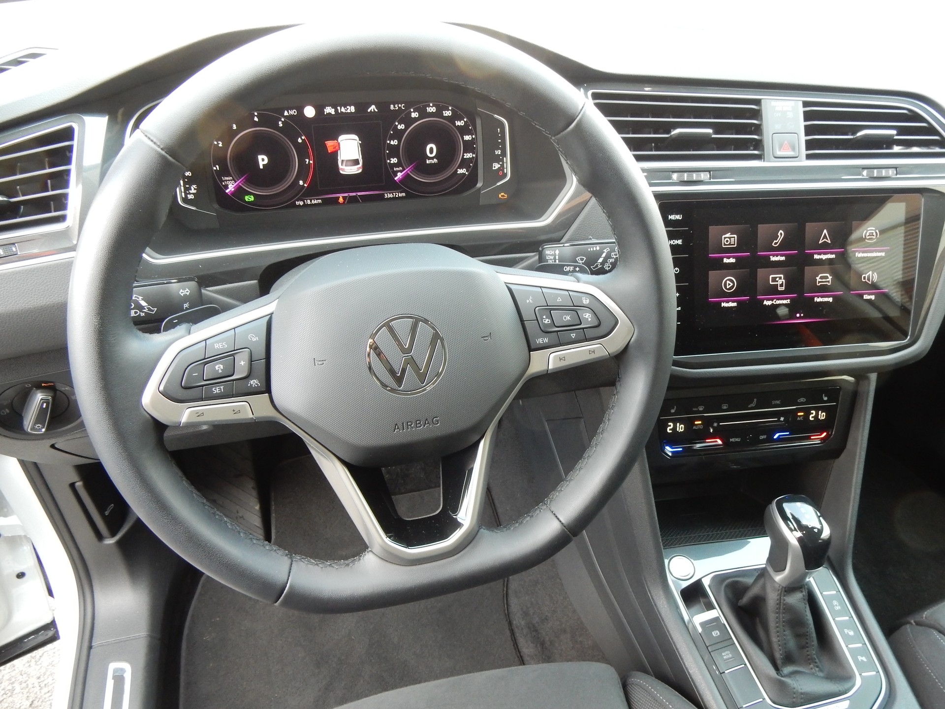 VW Tiguan 2.0TSI Elegance 4Motion-image-15