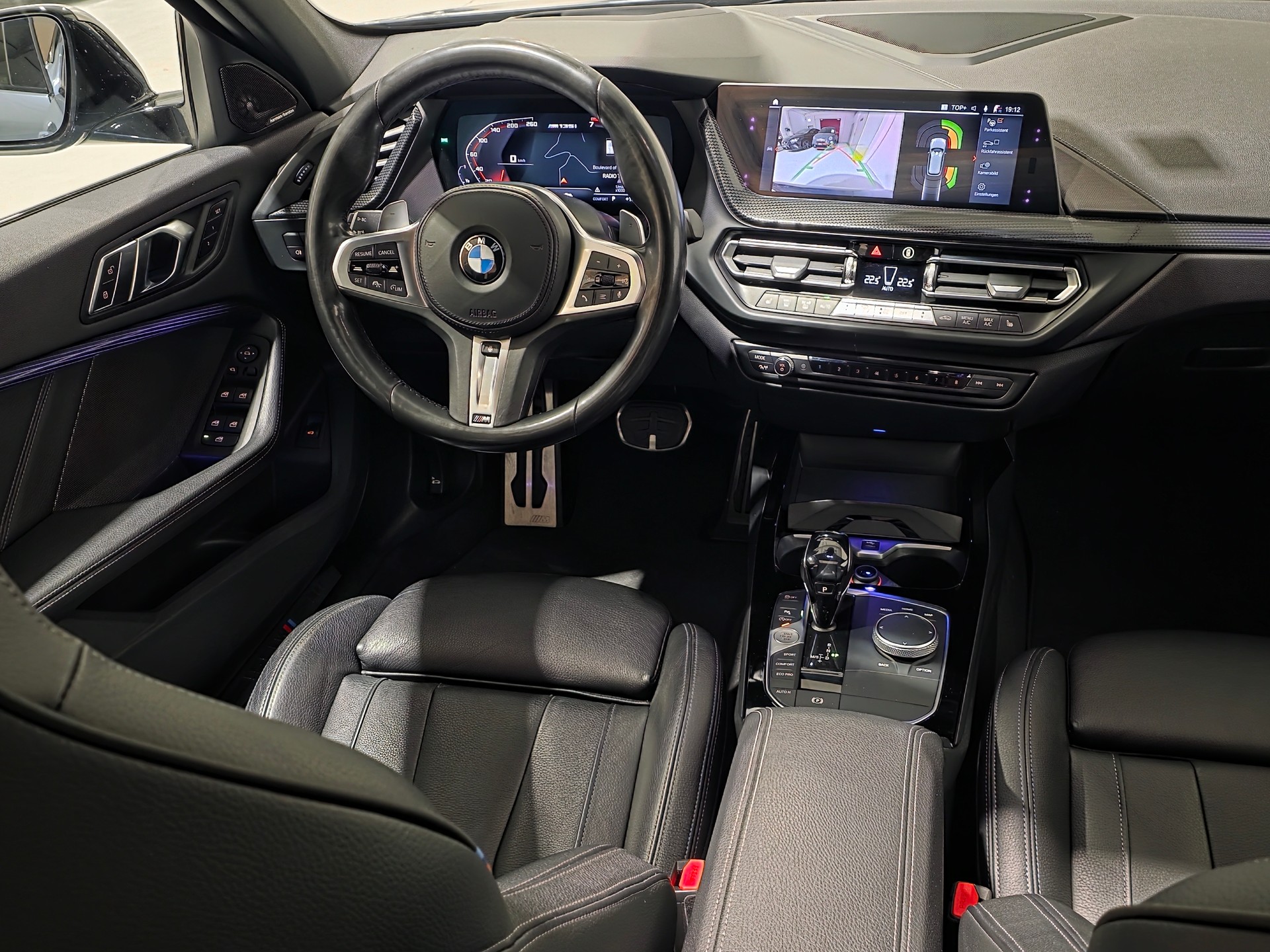 BMW M135i xDrive Steptronic-image-6