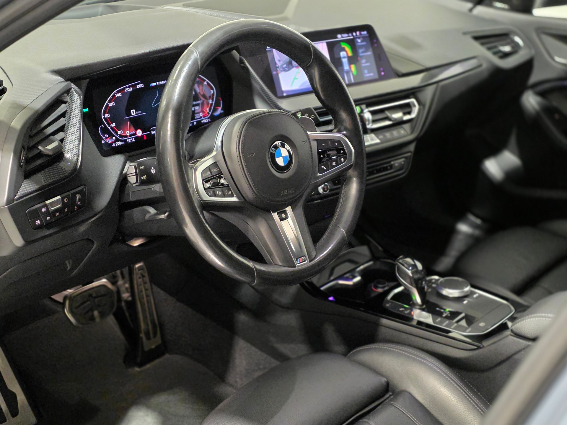 BMW M135i xDrive Steptronic-image-7