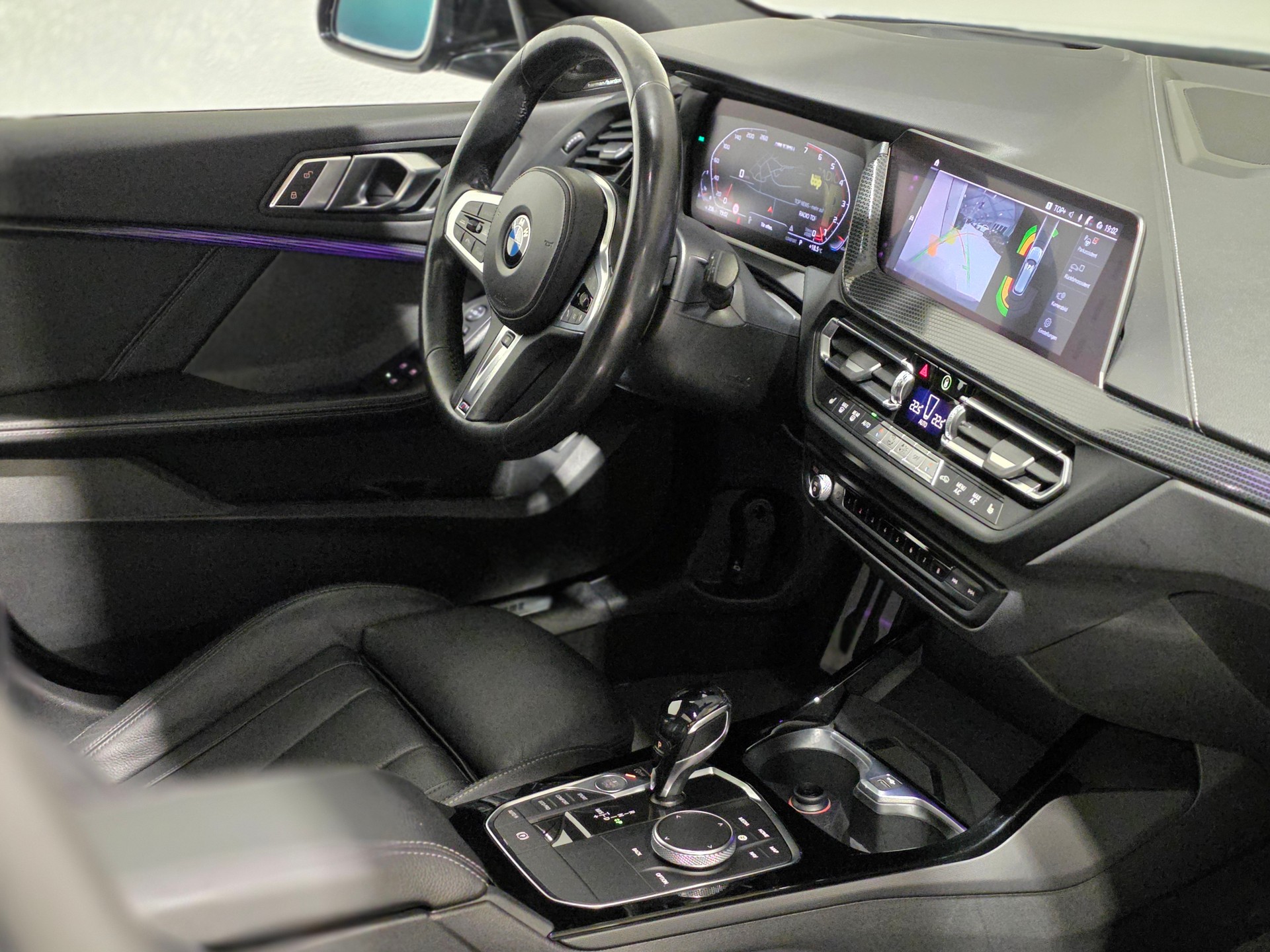 BMW M135i xDrive Steptronic-image-18