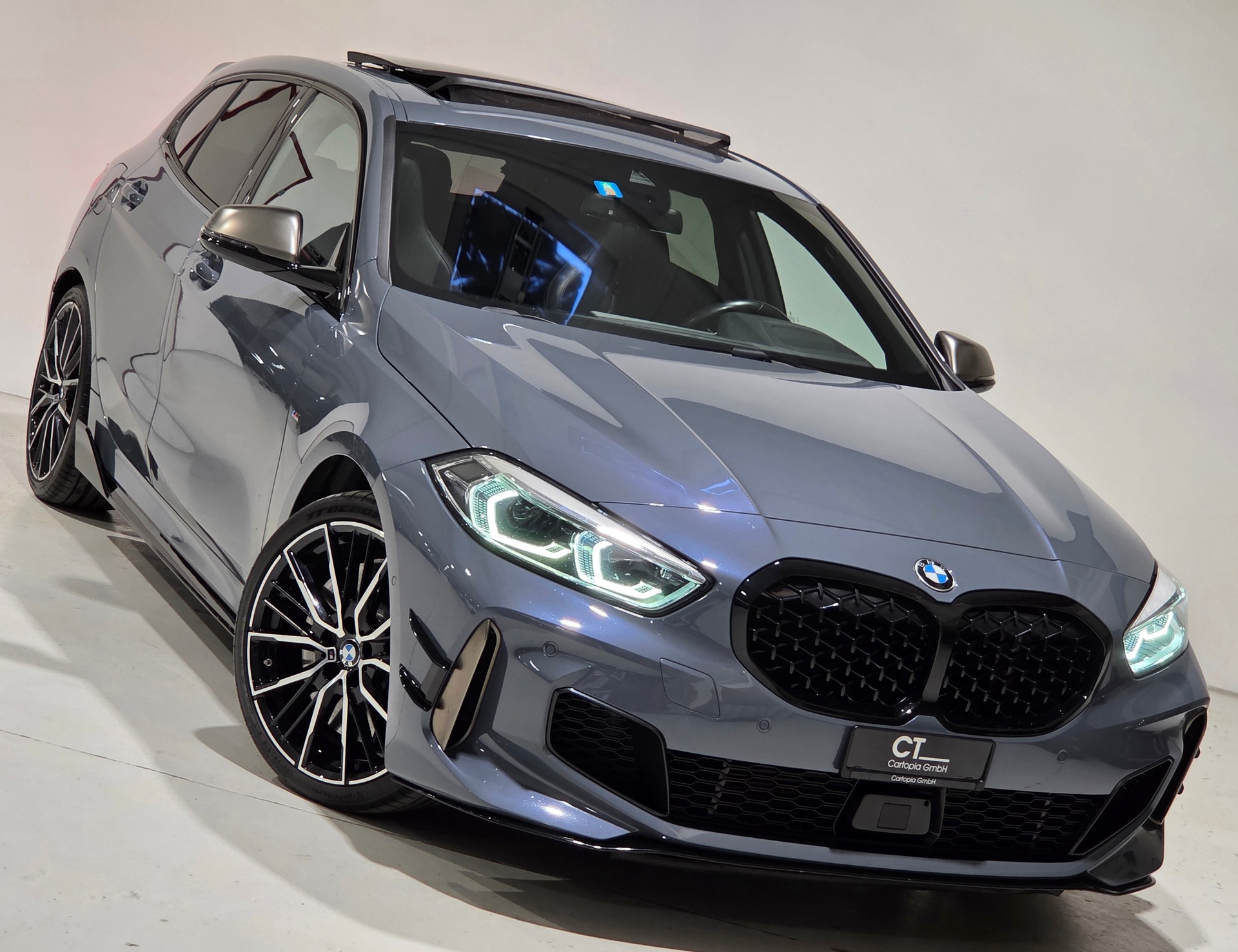 BMW M135i xDrive Steptronic-image-23