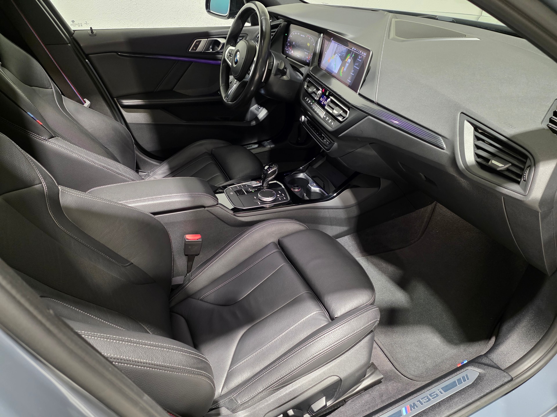 BMW M135i xDrive Steptronic-image-19