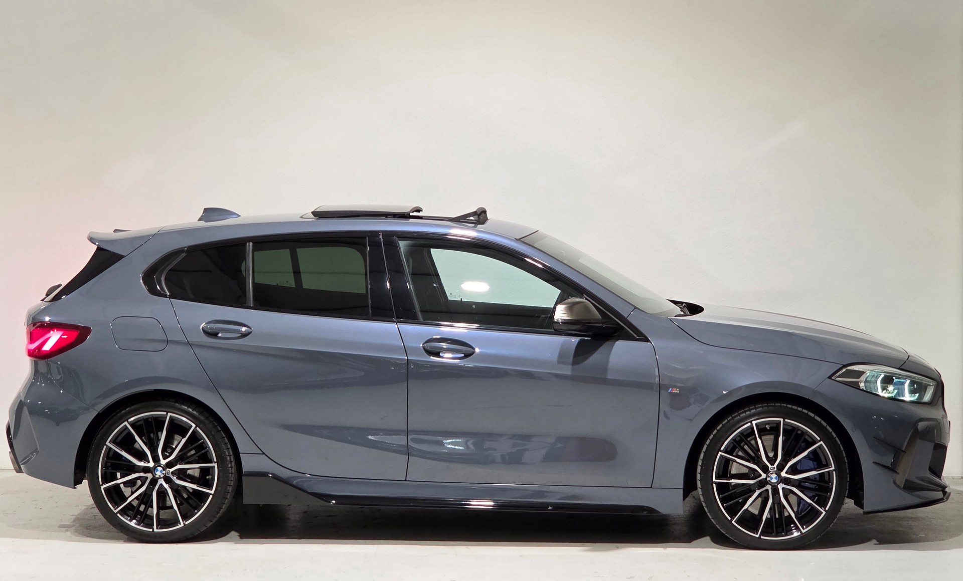 BMW M135i xDrive Steptronic-image-24