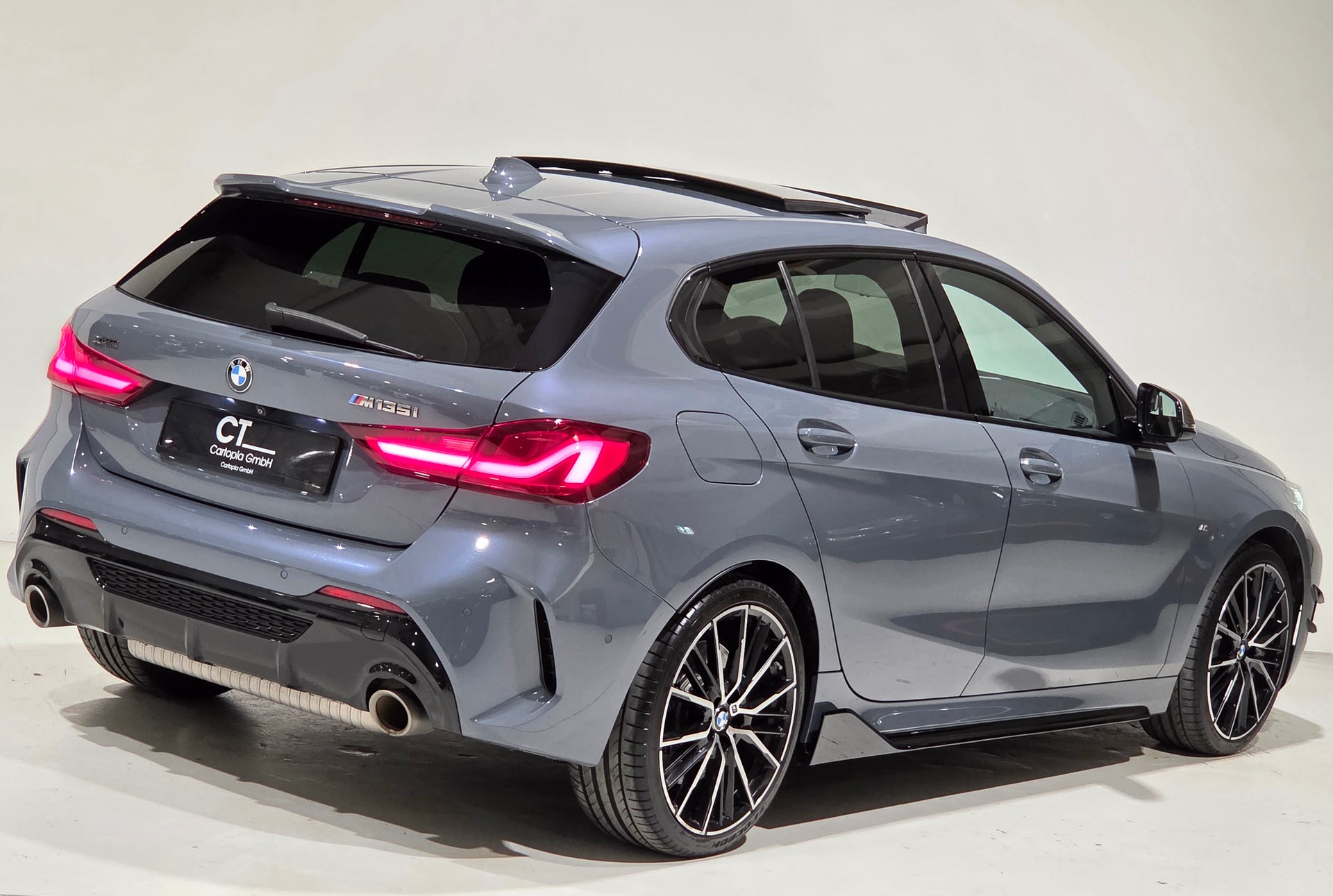 BMW M135i xDrive Steptronic-image-25