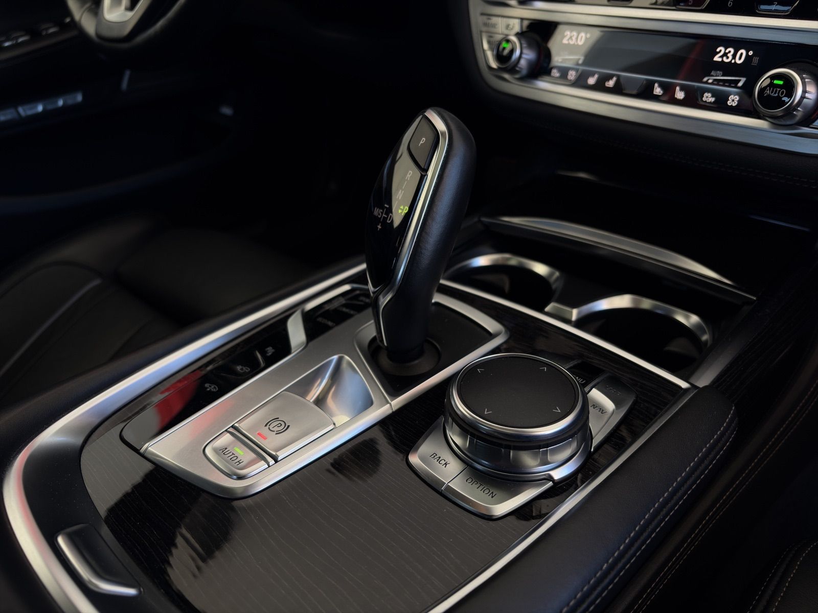 BMW 740 d xDrive Steptronic-image-23