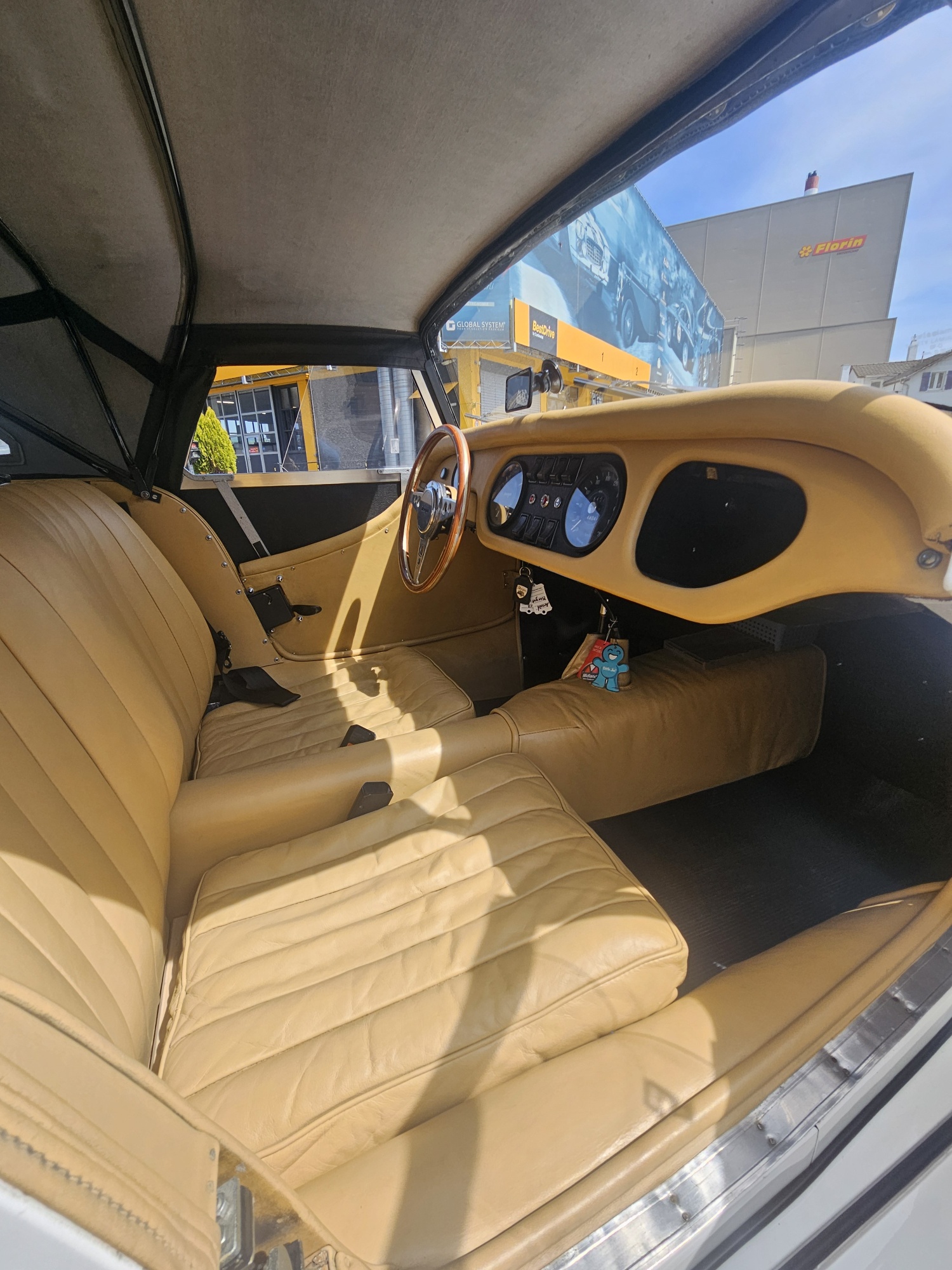 MORGAN 2-Seater-image-19