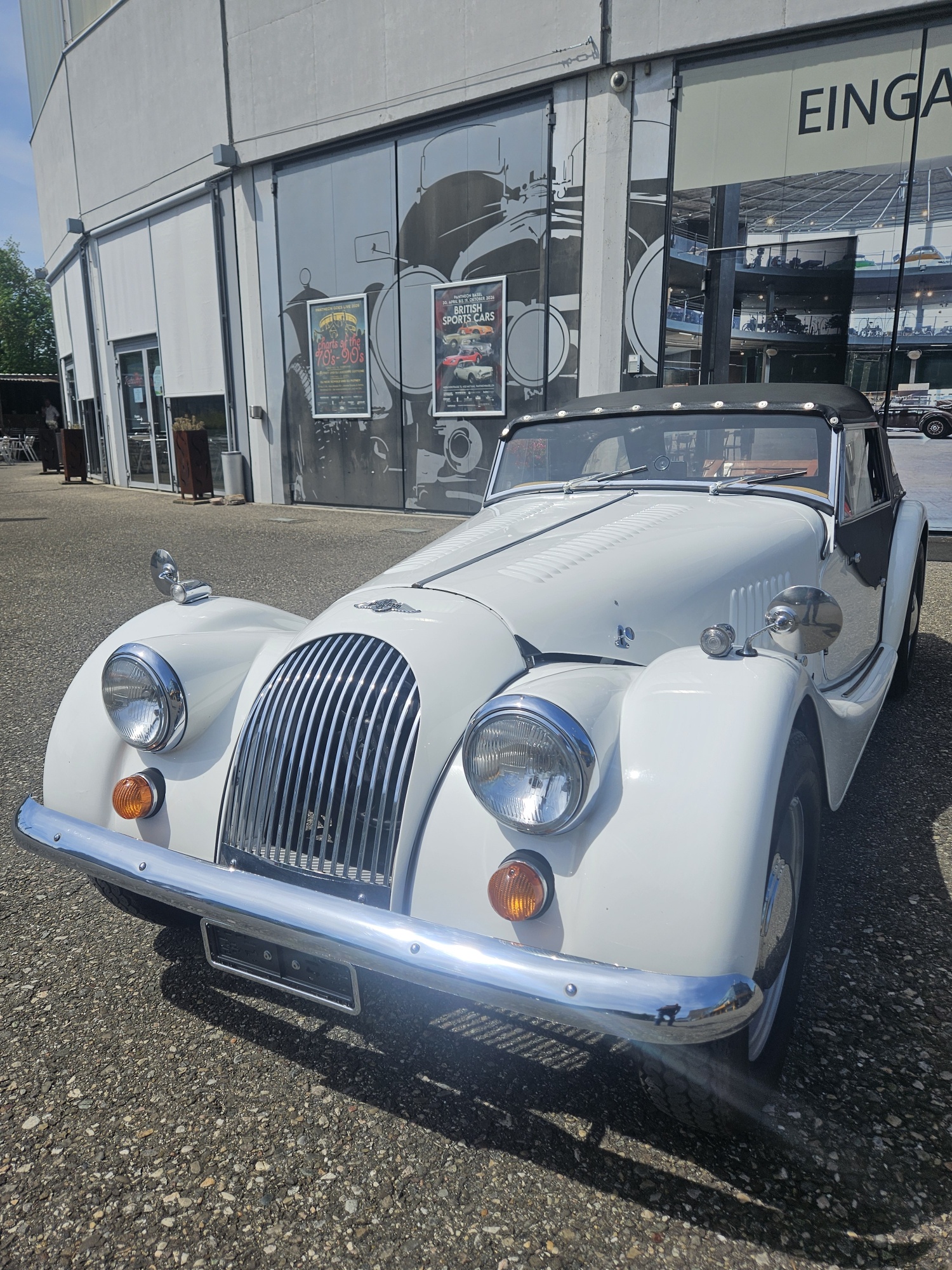MORGAN 2-Seater-showroom-element-3