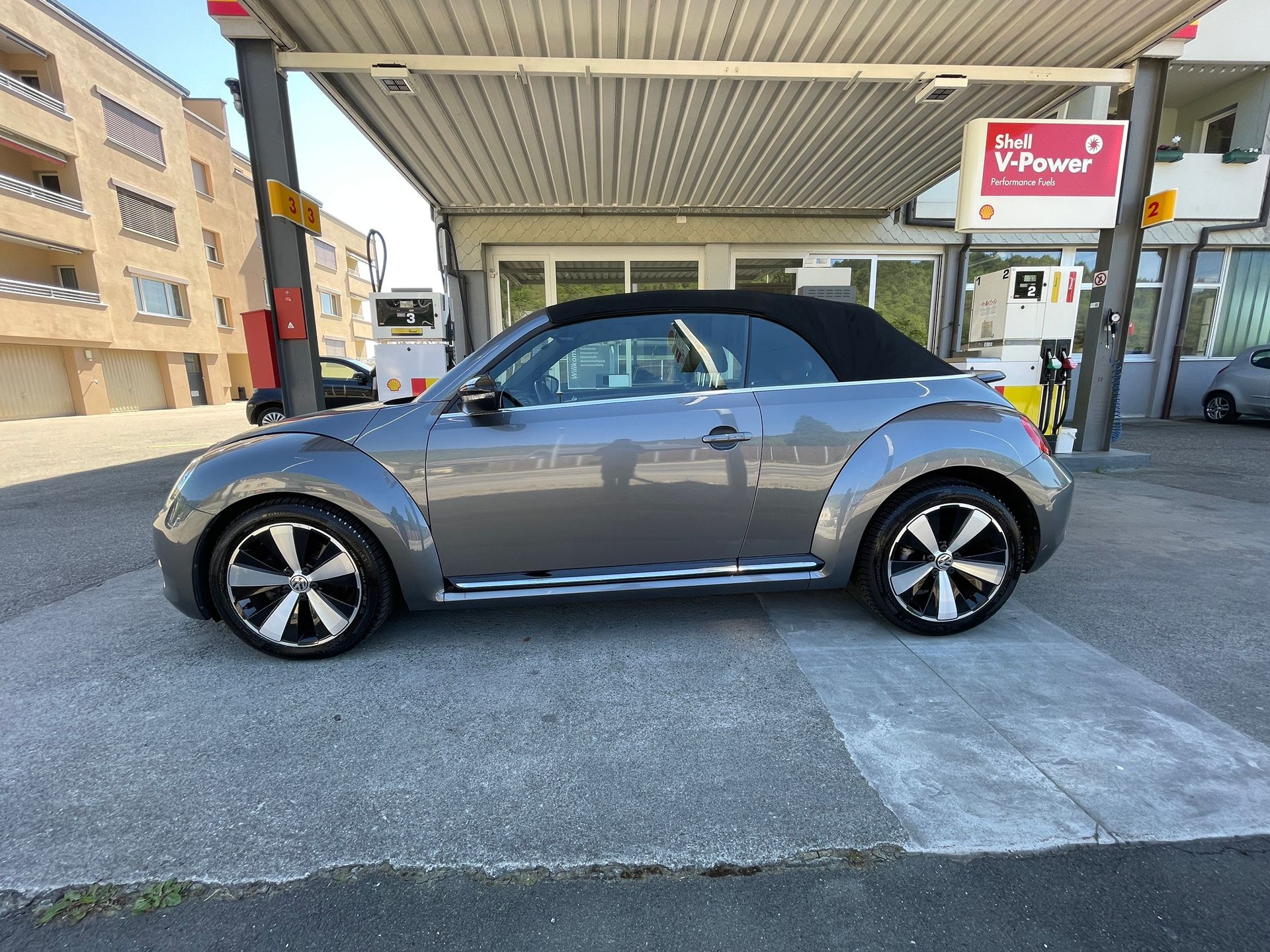 VW Beetle Cabrio 1.4 TSI Sport DSG-image-3