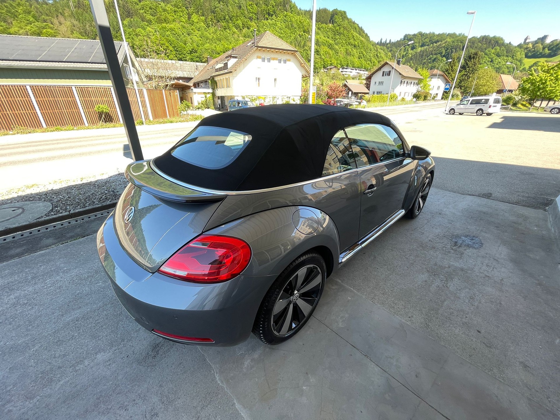 VW Beetle Cabrio 1.4 TSI Sport DSG-image-9