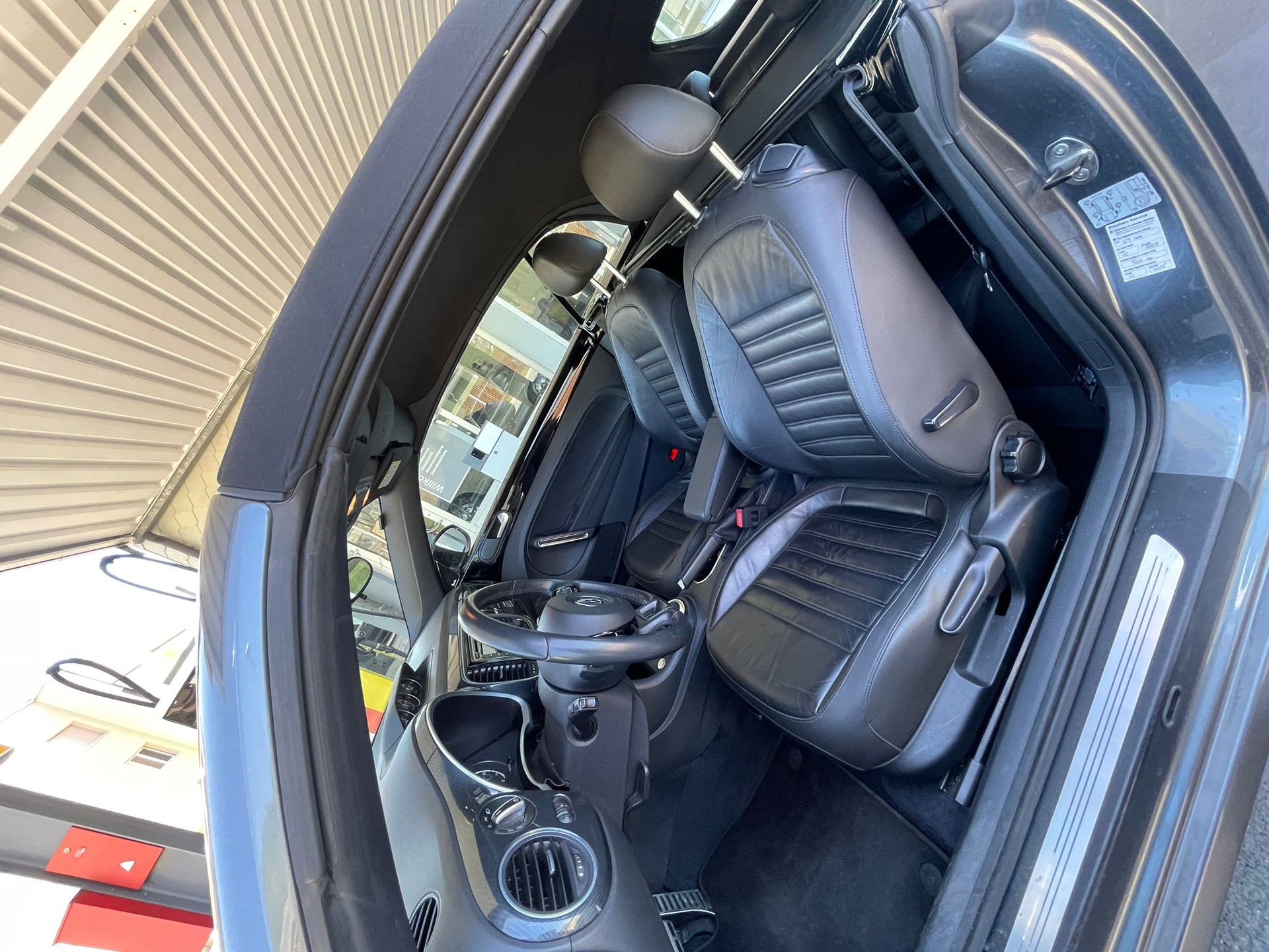 VW Beetle Cabrio 1.4 TSI Sport DSG-image-5