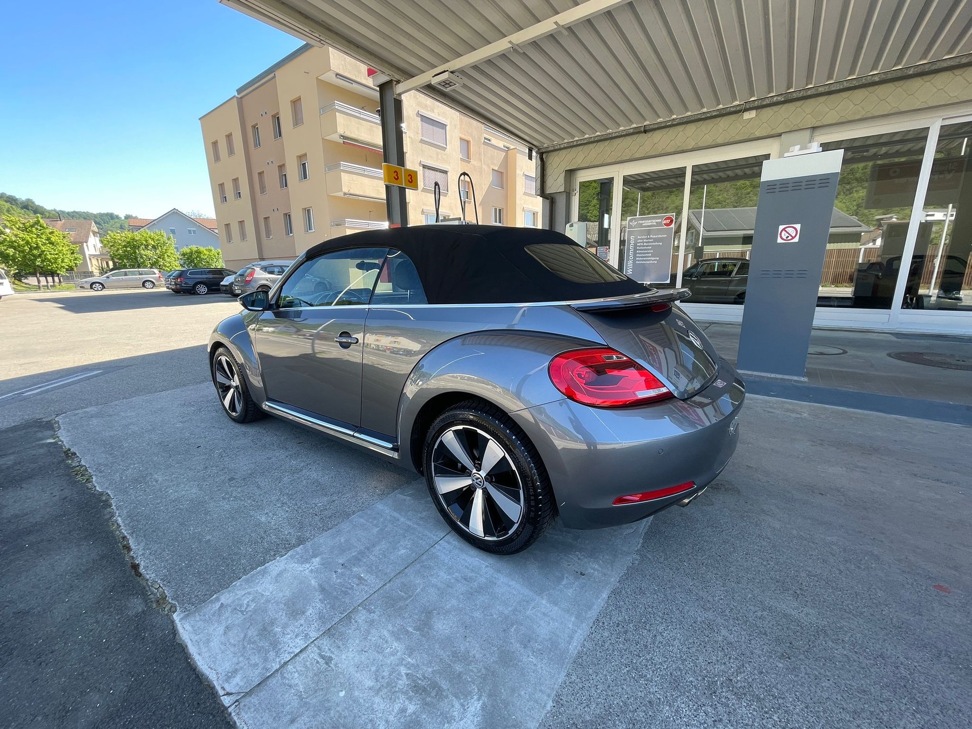 VW Beetle Cabrio 1.4 TSI Sport DSG-image-10